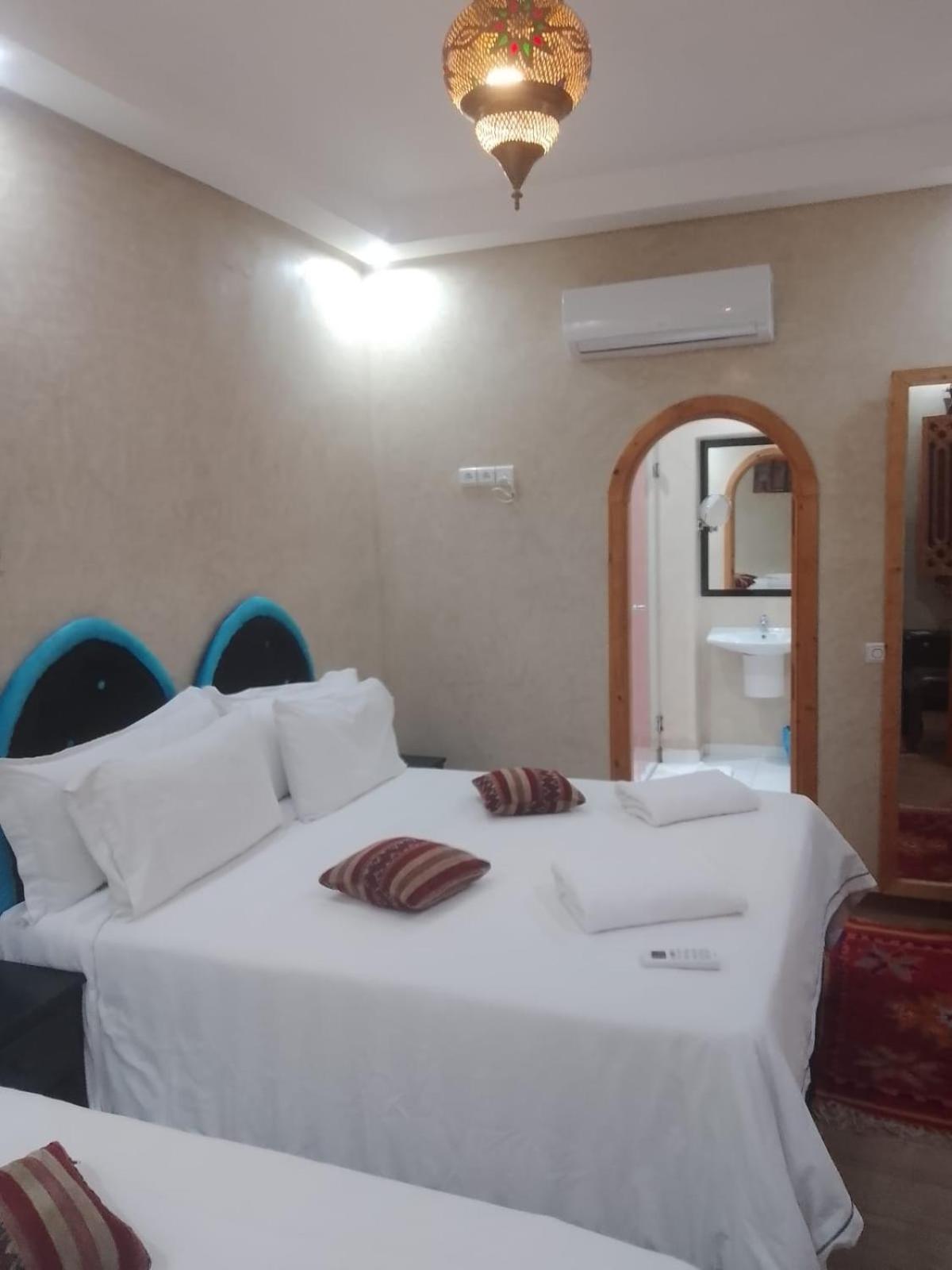 Quadruple Room with Private Bathroom - Photo 5