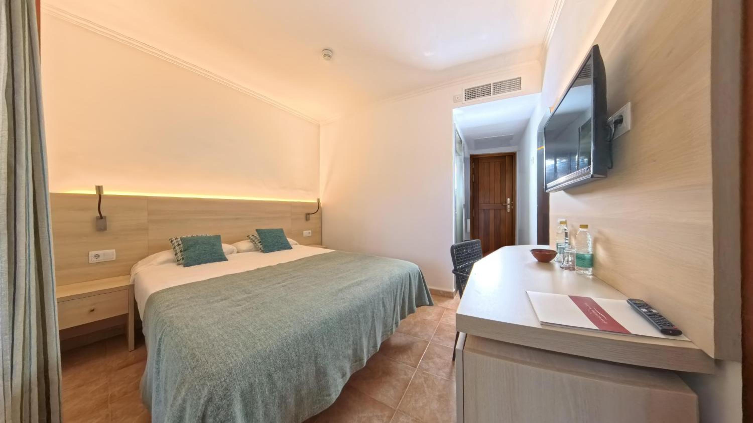 Double Room thumbnail 6