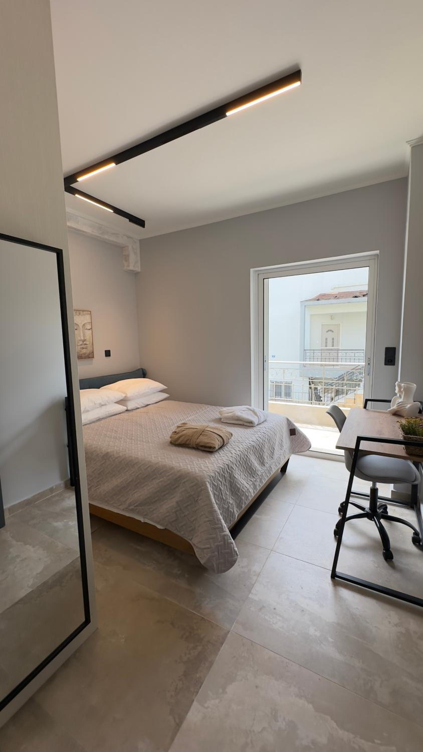 One-Bedroom Apartment photo 3