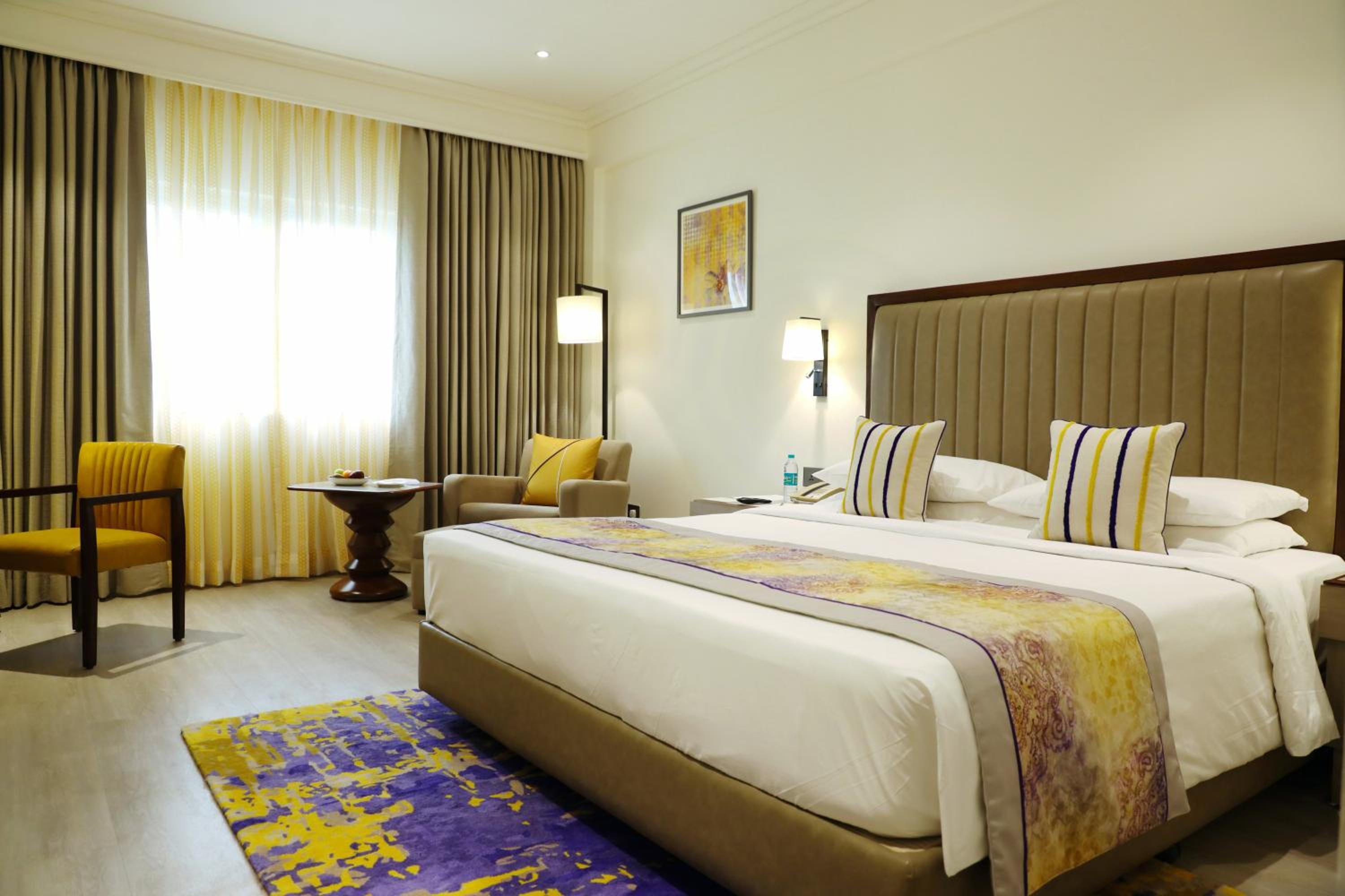 Deluxe Room City View King Bed - Photo 2