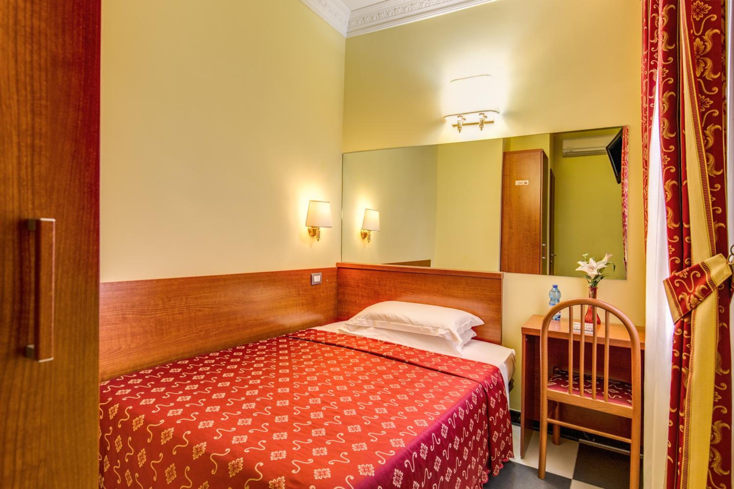 Single Room photo 1