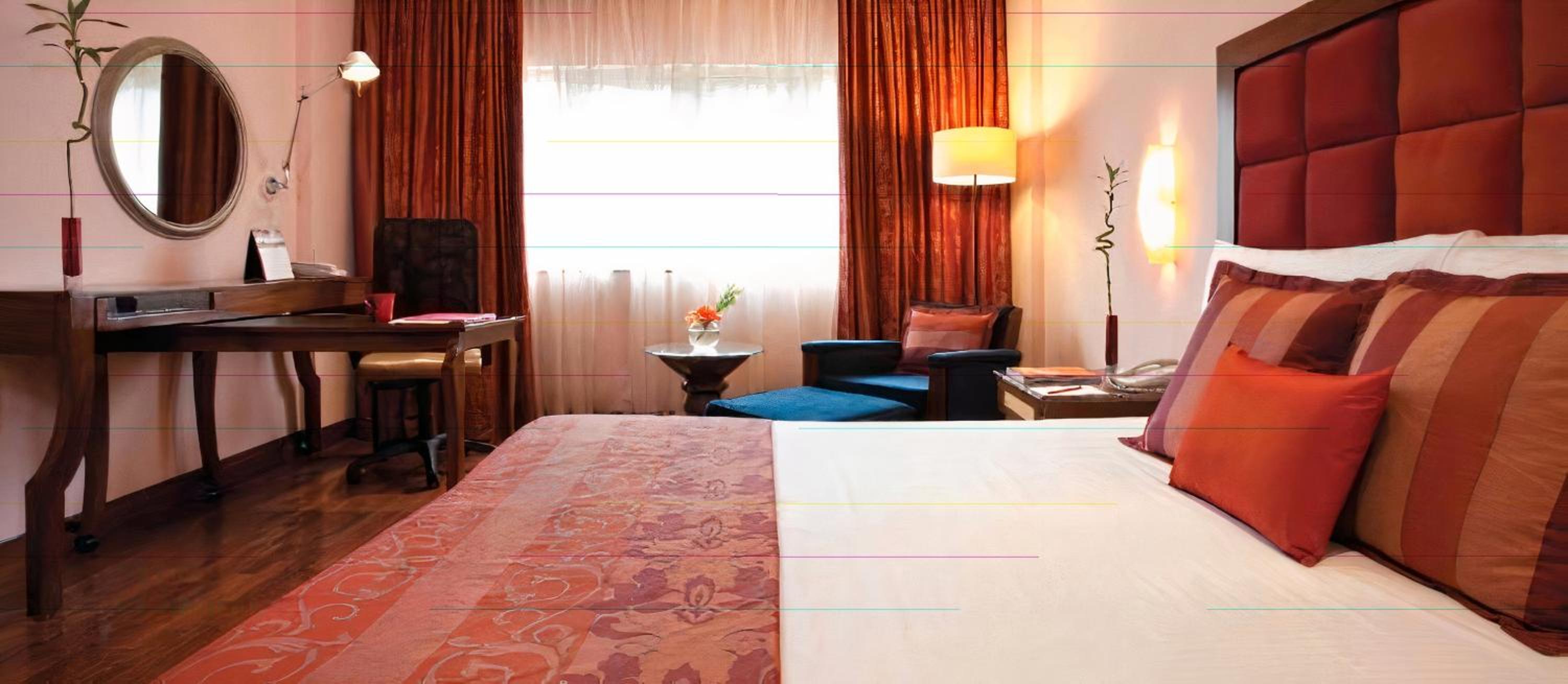 Deluxe Room City View King Bed - Photo 1