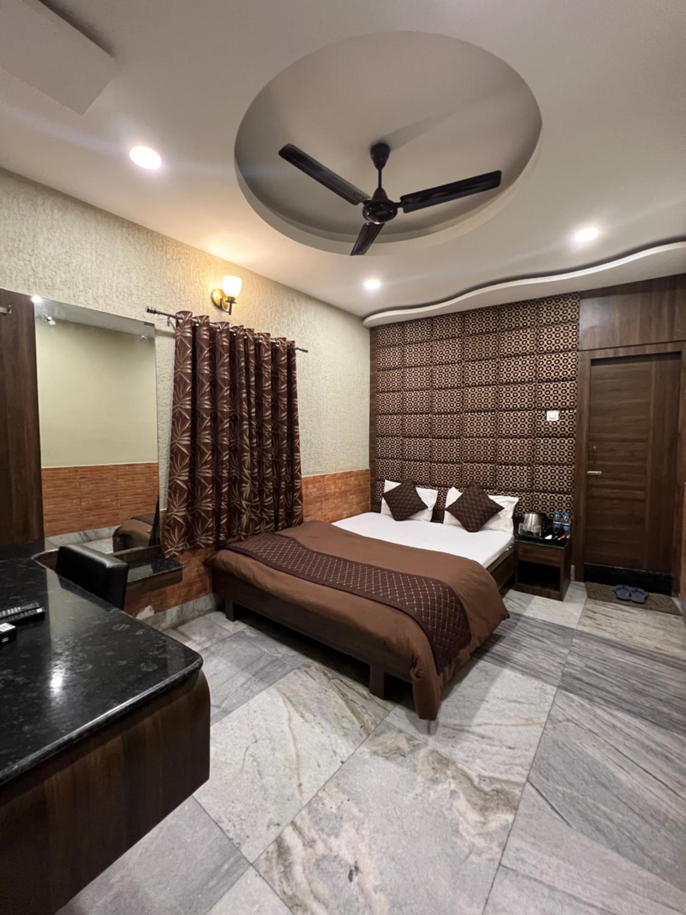 Queen Room - Photo 16