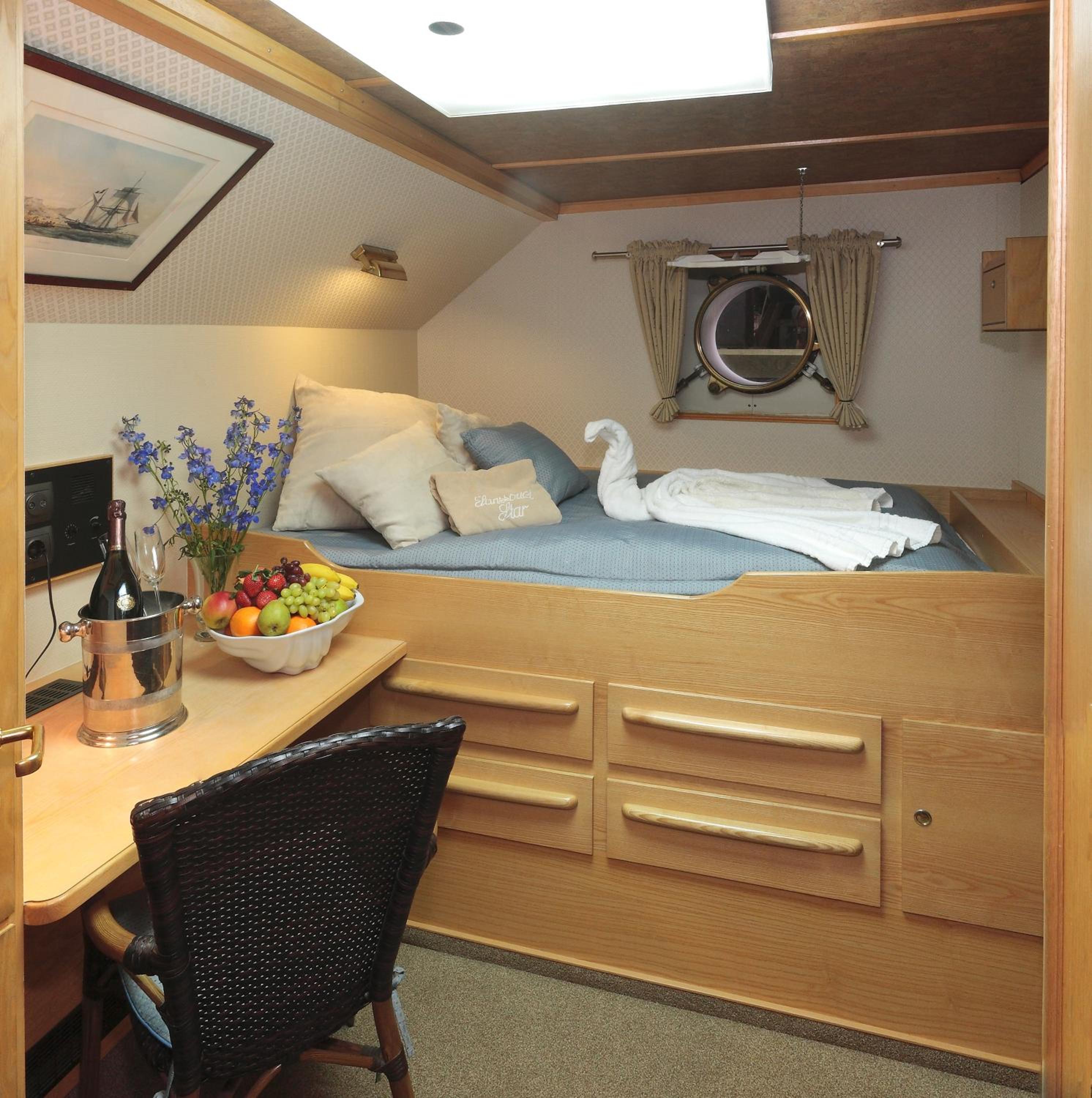 Budget Double Room thumbnail 5