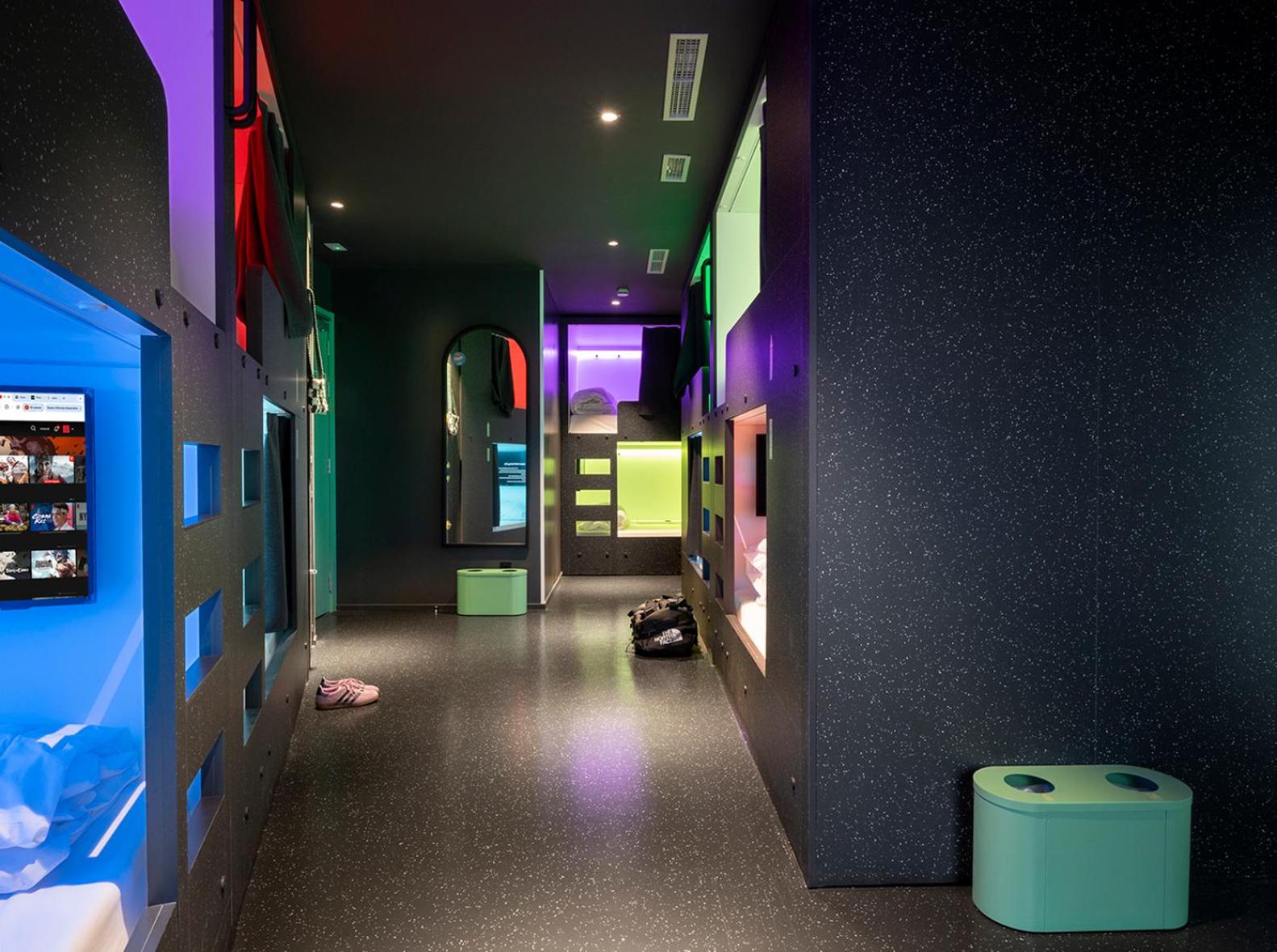 Bunk Bed in Mixed Dormitory Room