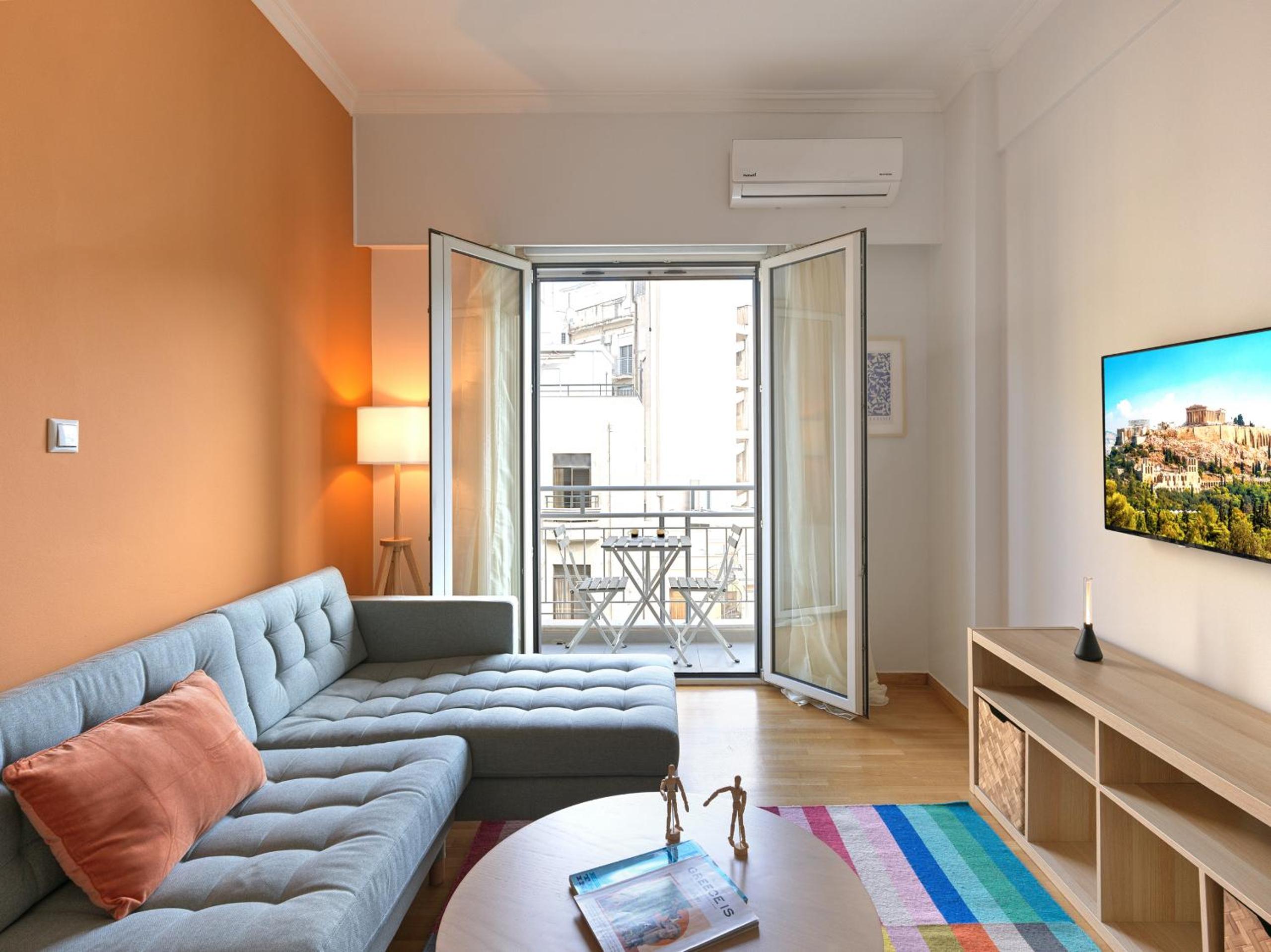 Deluxe One-Bedroom Apartment