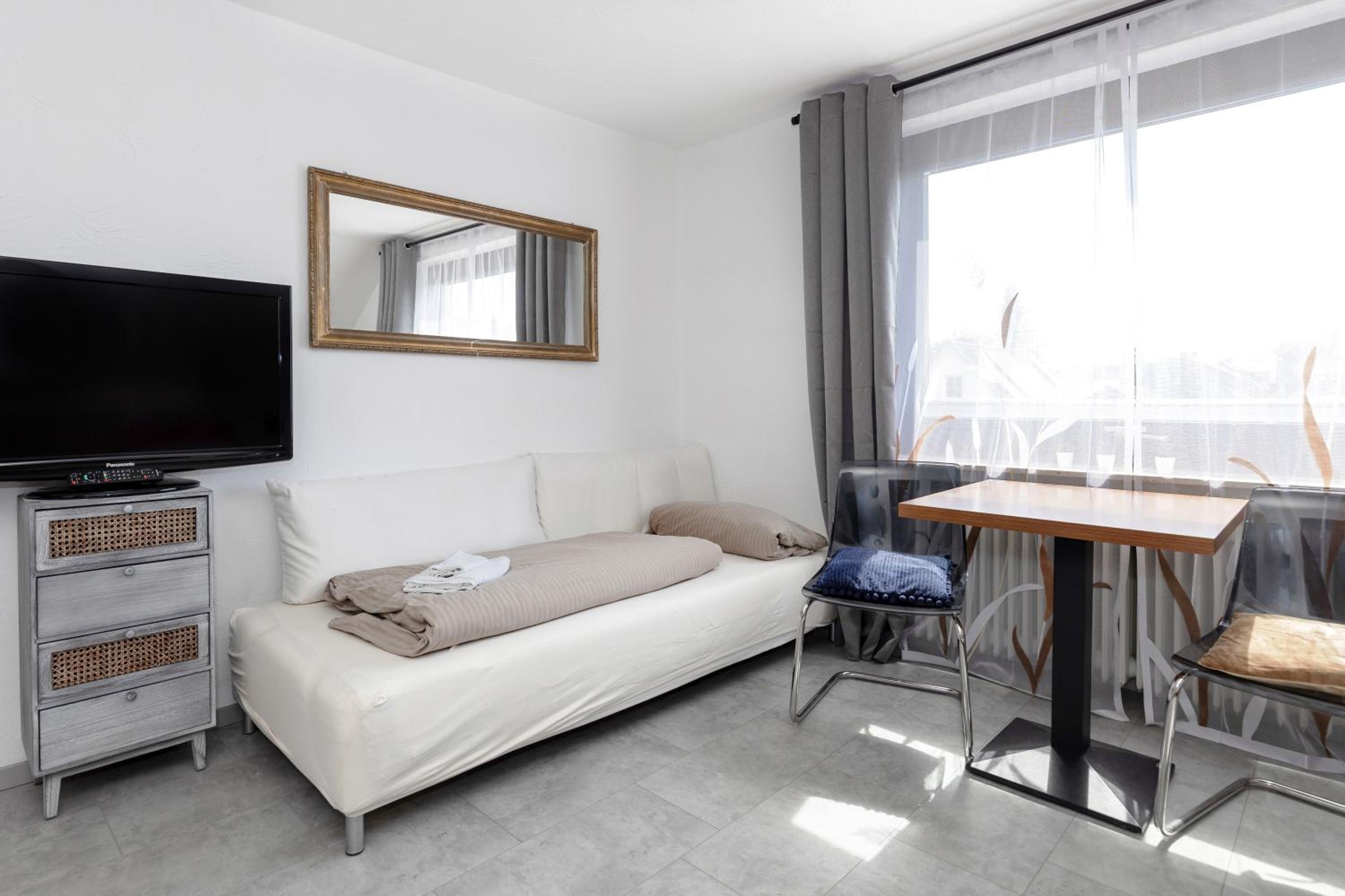 Double or Twin Room with Private Bathroom photo 3