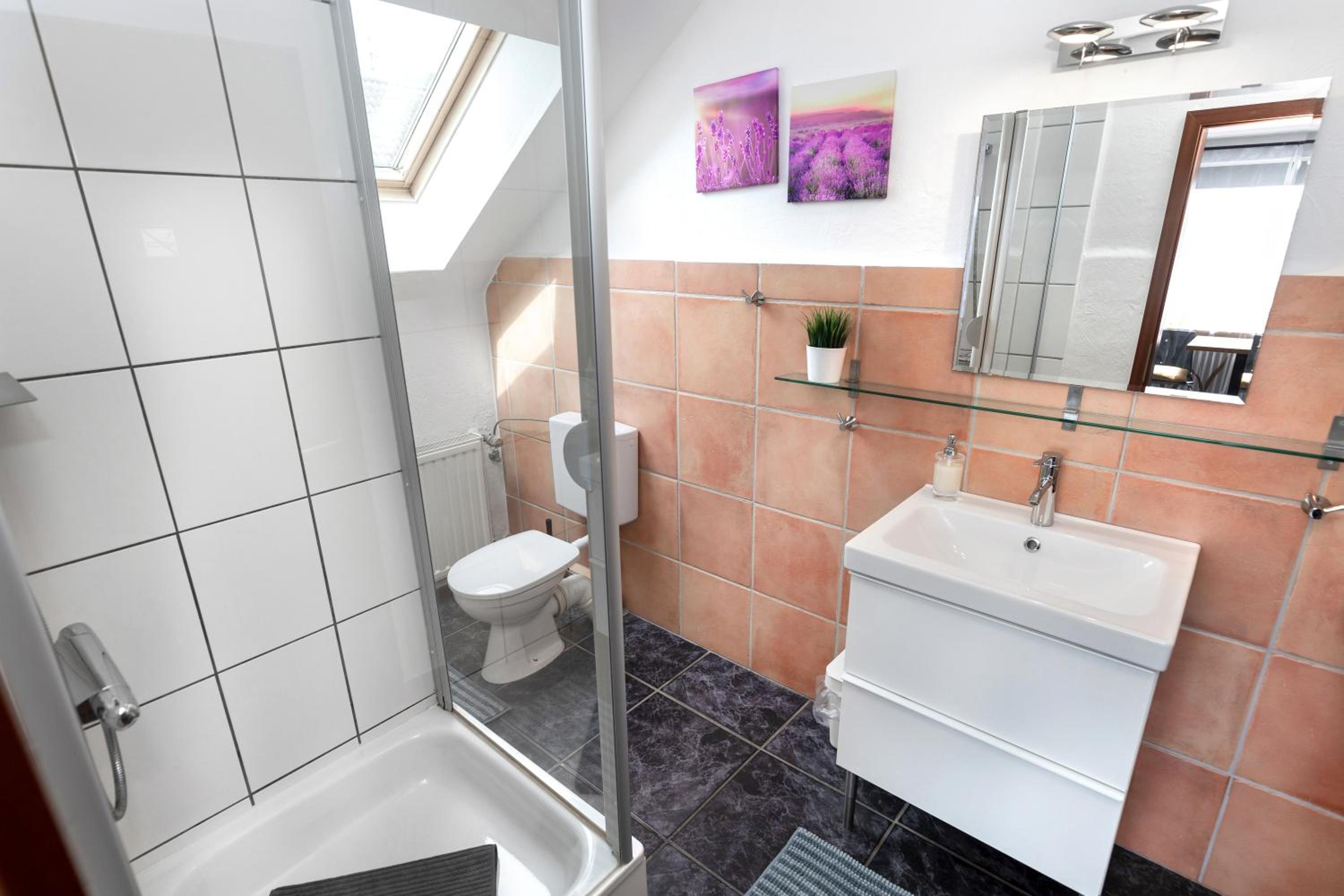Double or Twin Room with Private Bathroom photo 2
