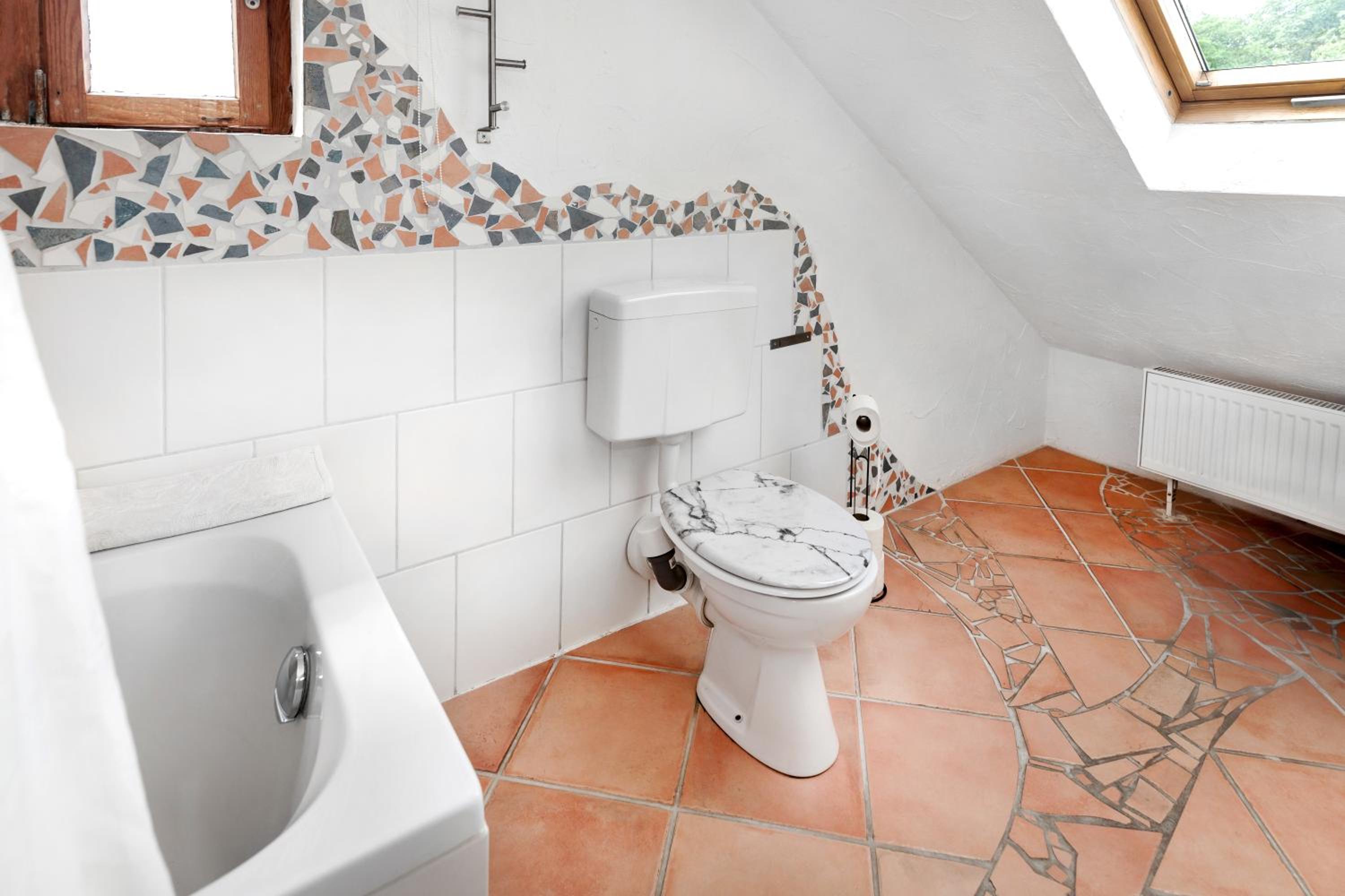 Family Room with Bathroom photo 3