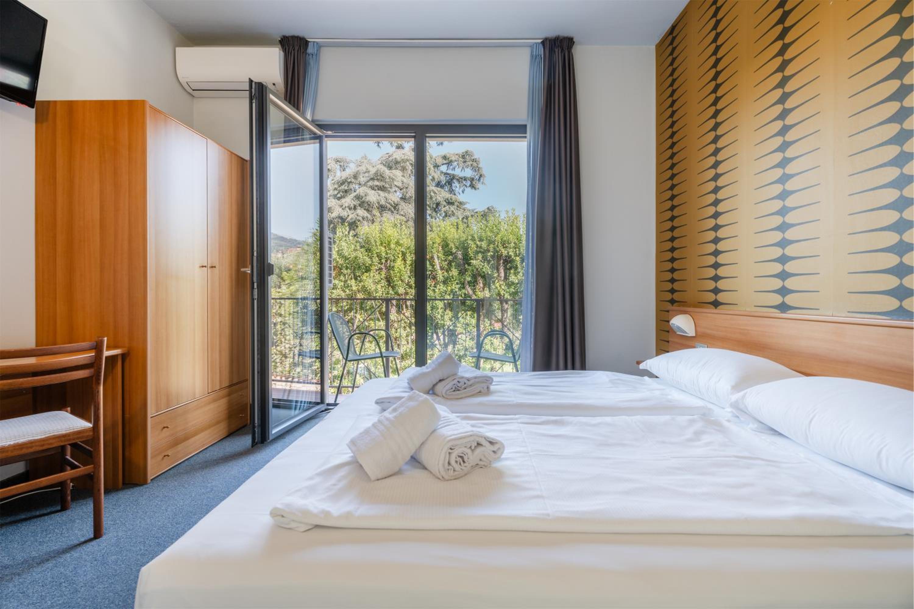 Standard Double or Twin Room photo 1