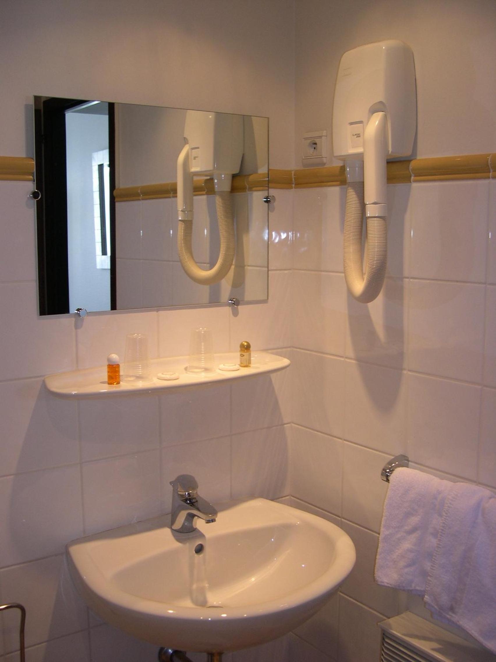 Single Room - Photo 2
