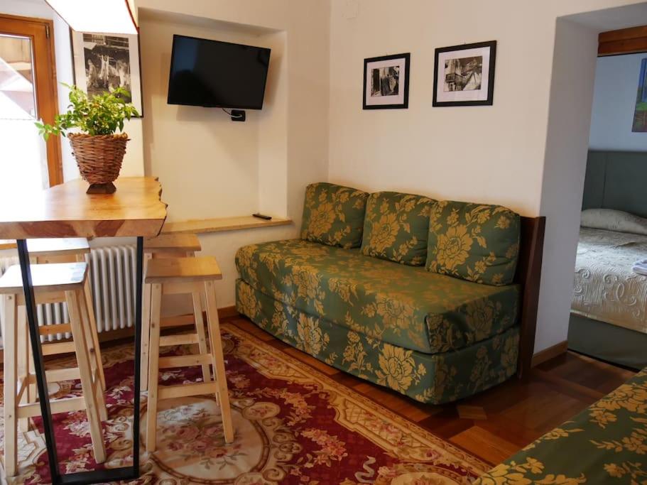 One-Bedroom Apartment photo 3