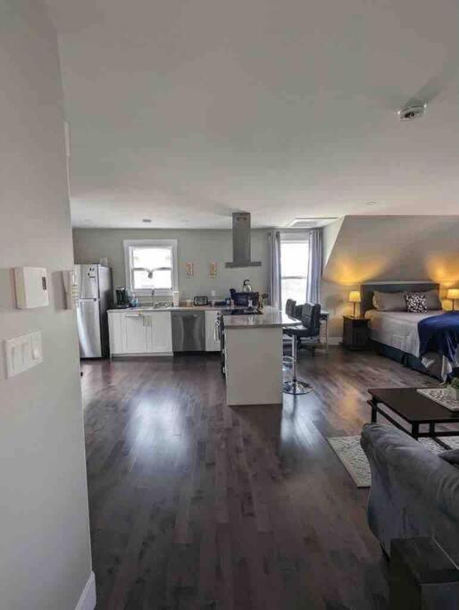 One-Bedroom Apartment photo 1