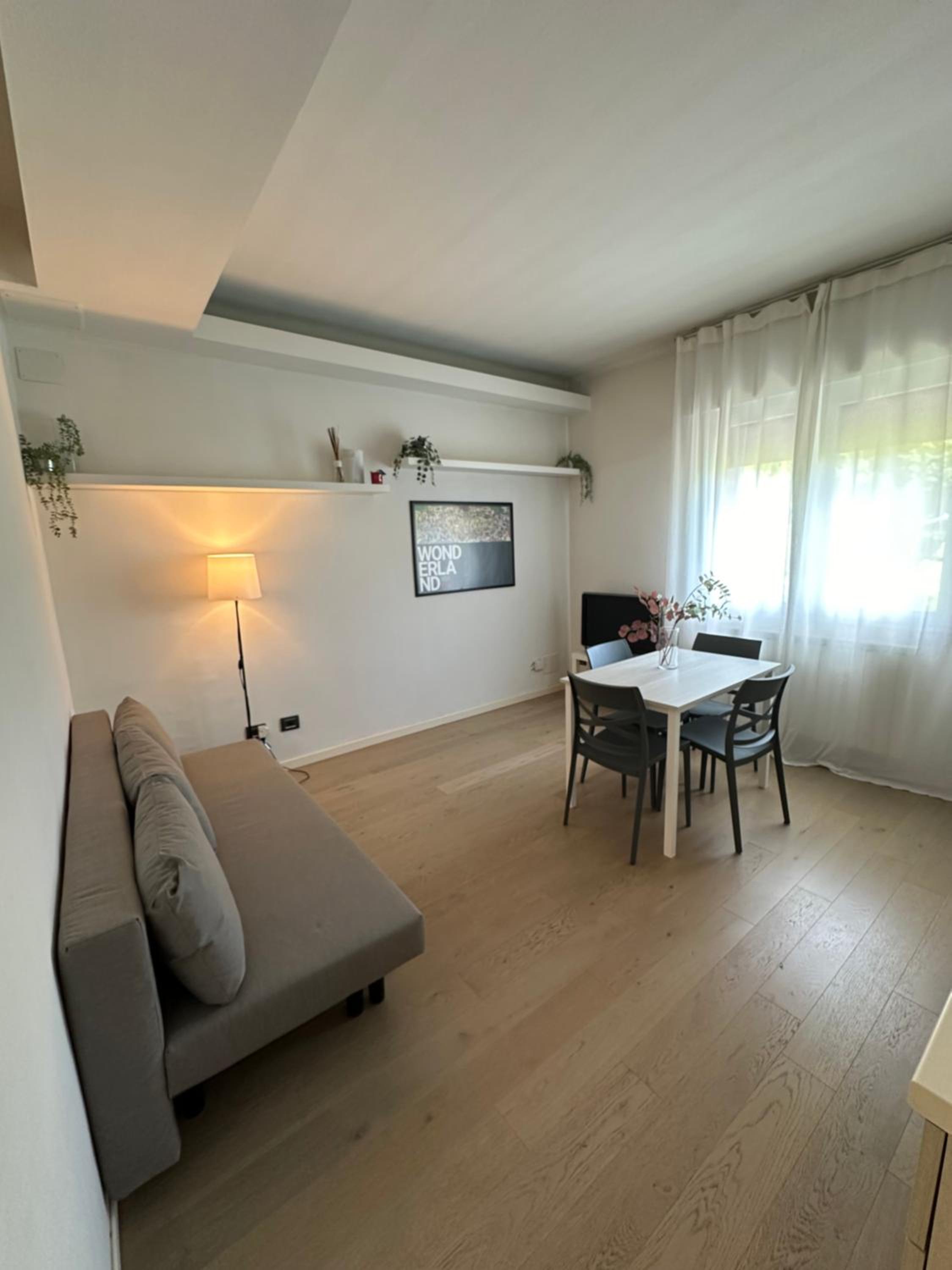 One-Bedroom Apartment photo 1