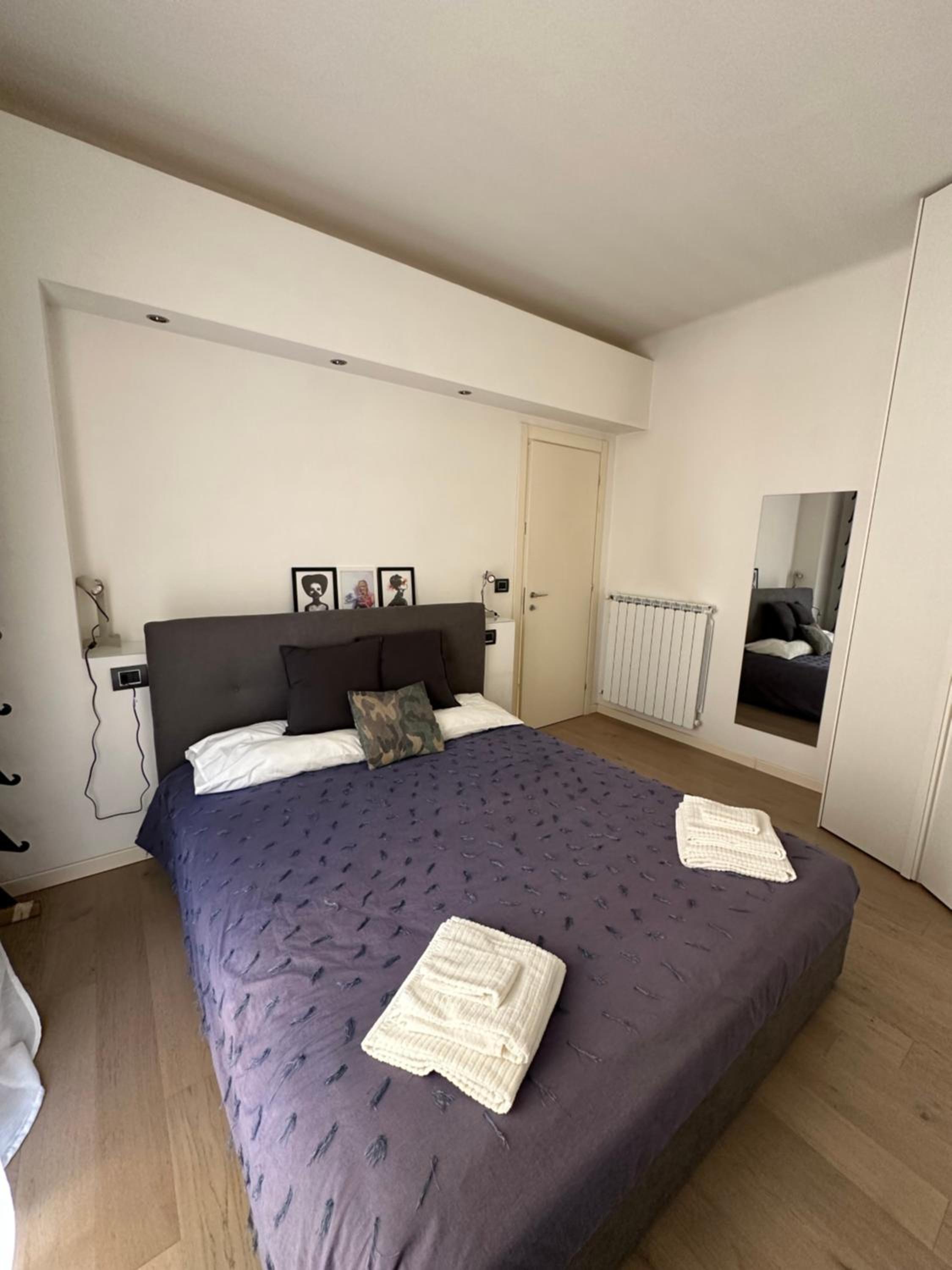 One-Bedroom Apartment photo 2