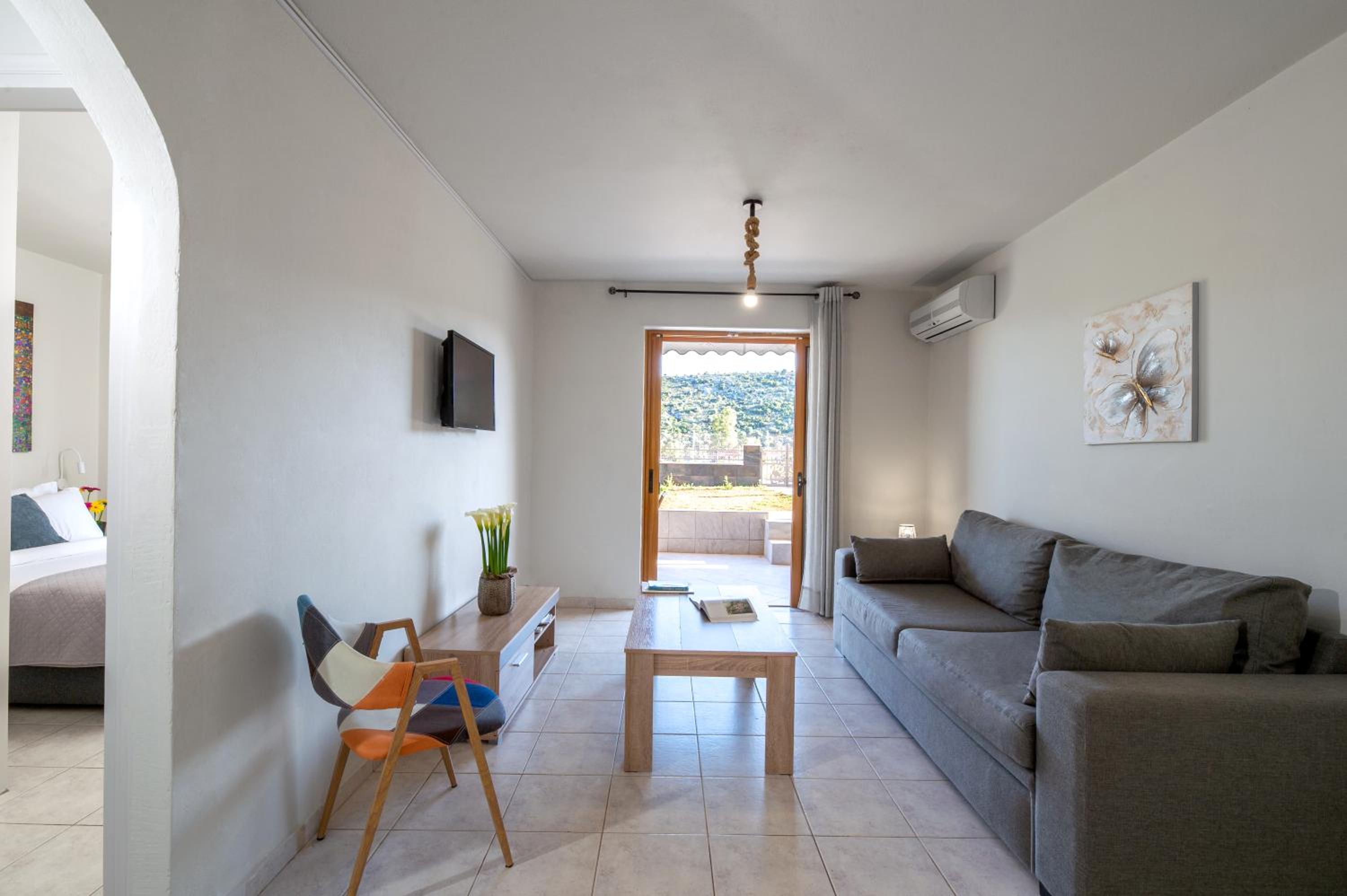Apartment With Mountain View