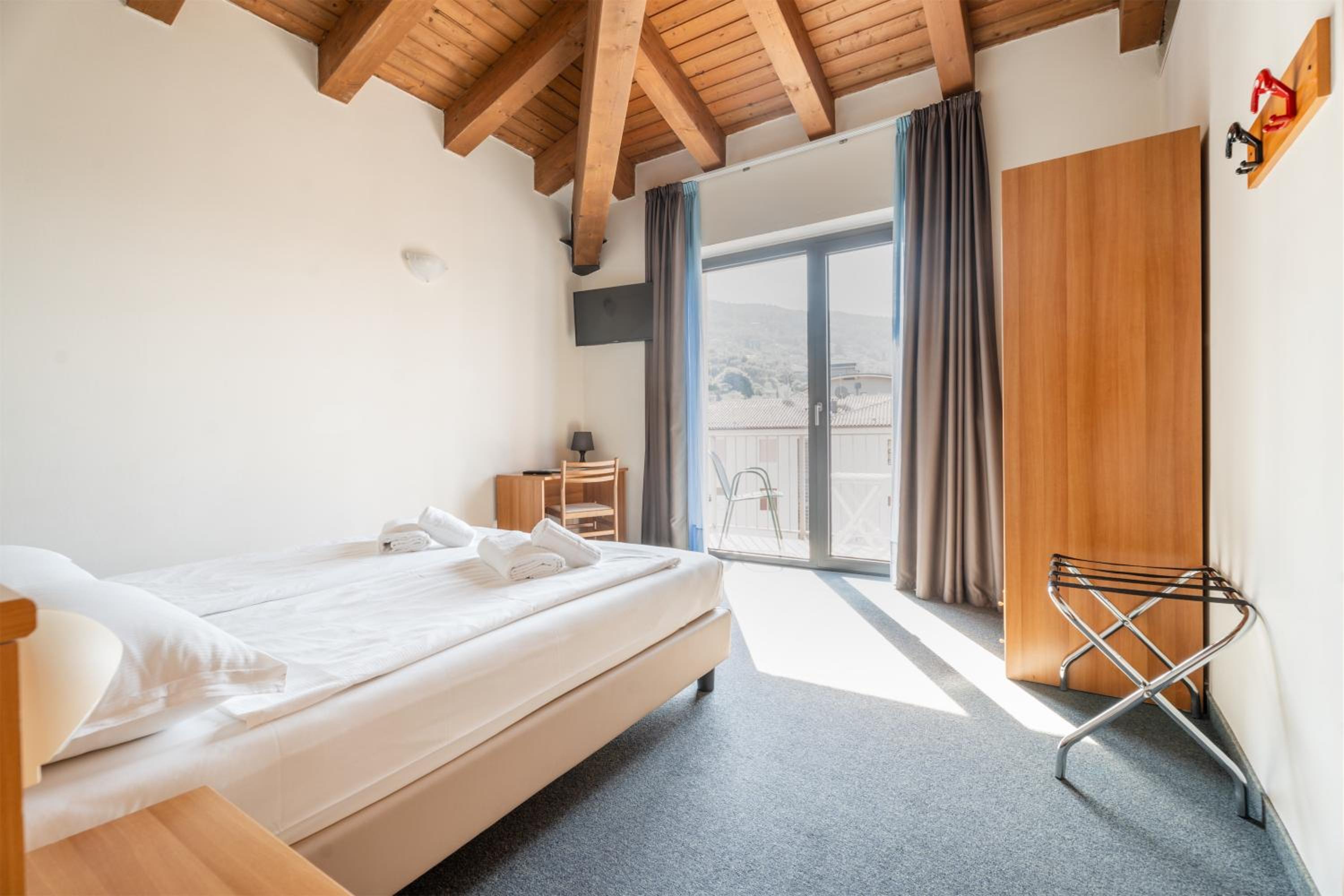 Double or Twin Room with Balcony photo 3