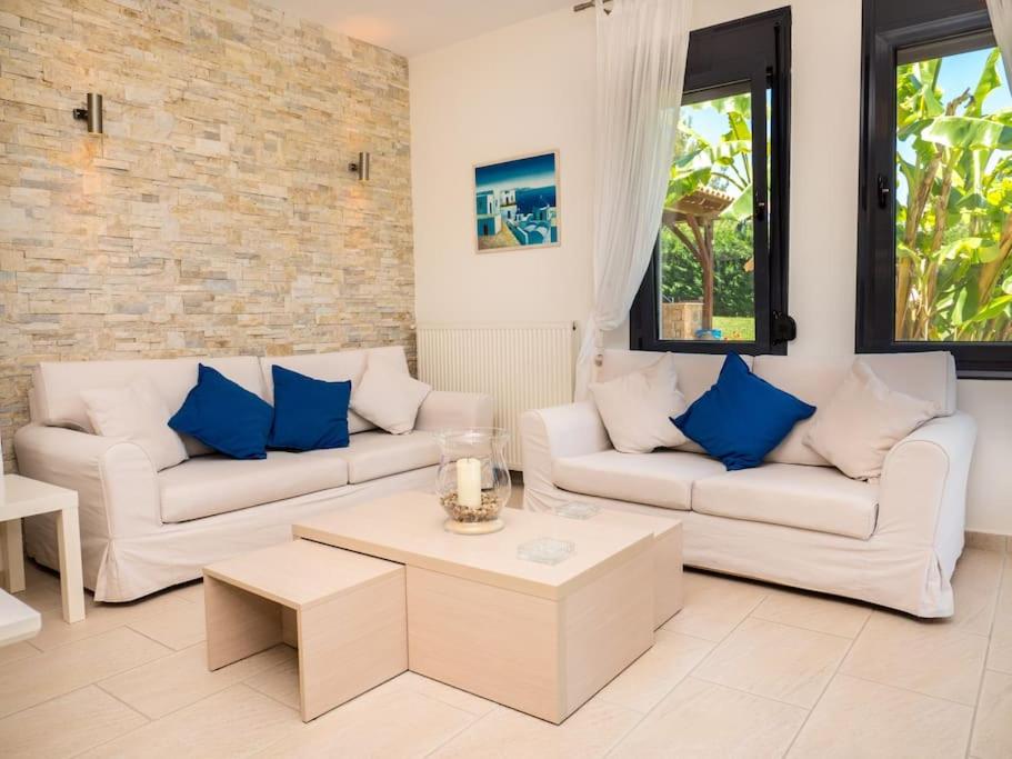 Villa - Beach Front photo 1