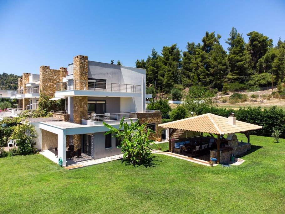 Villa - Beach Front photo 3