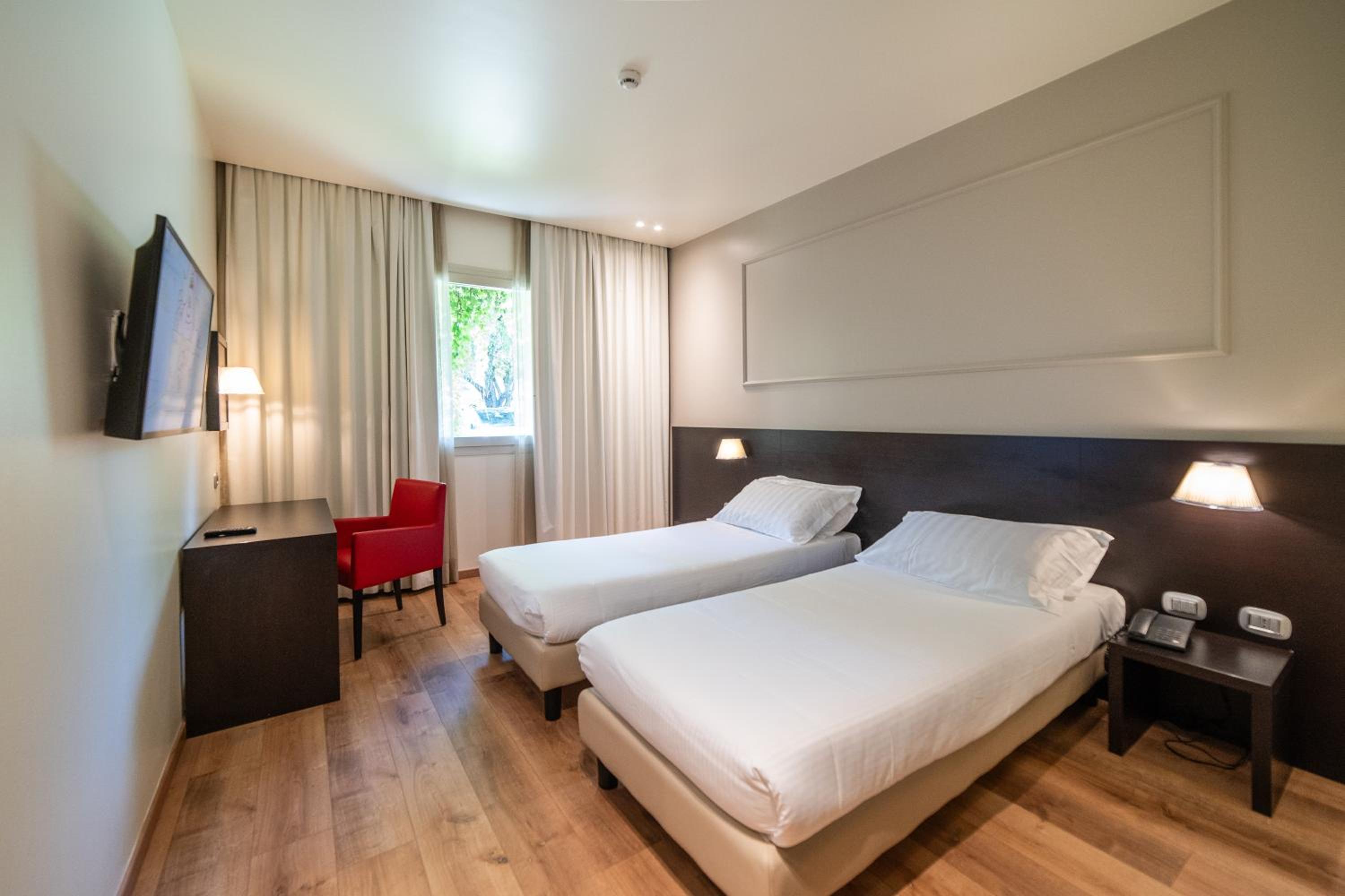 Twin Room - Photo 1