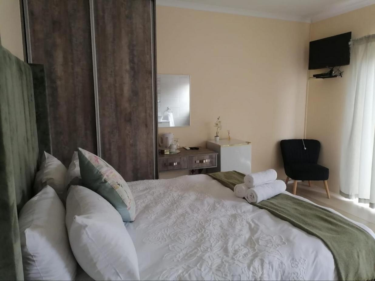 Double Room With Private Bathroom photo 2