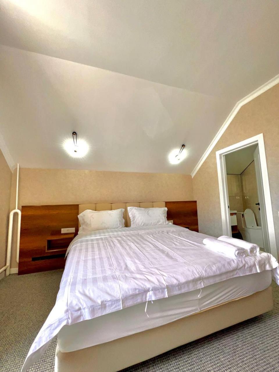 Large Double Room photo 3
