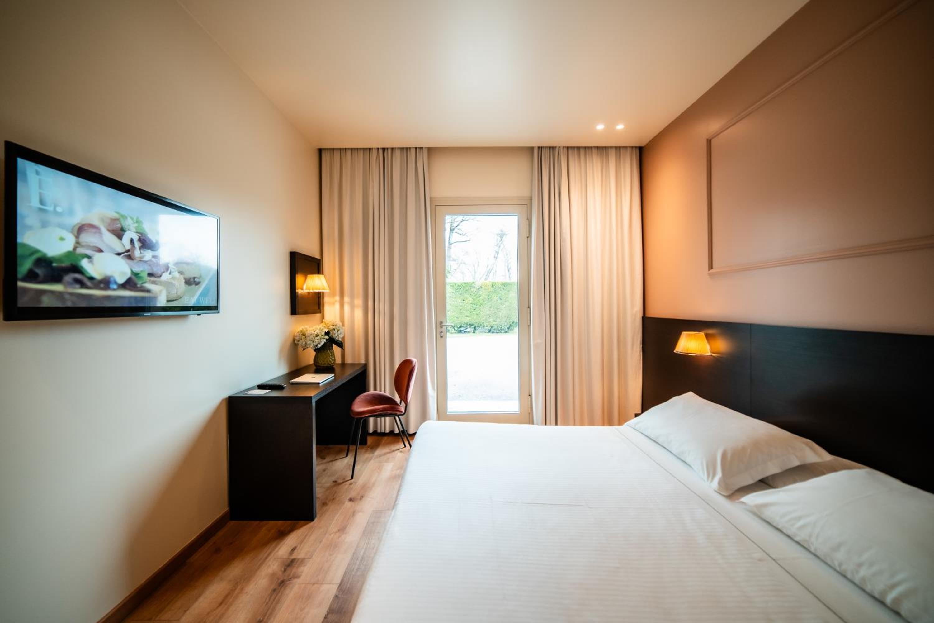 Double Room (1 Adult) - Photo 1
