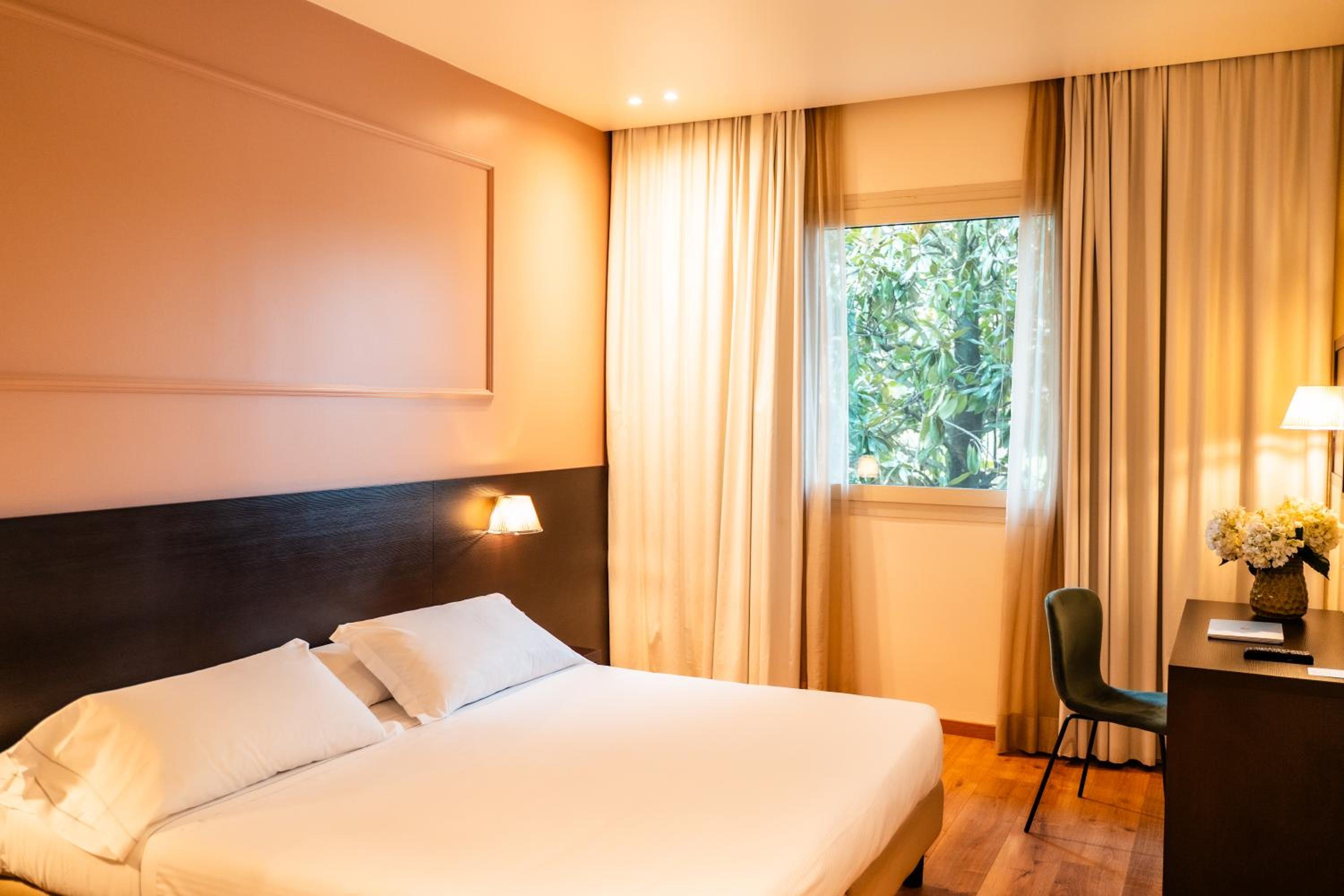 Double Room (1 Adult) - Photo 7
