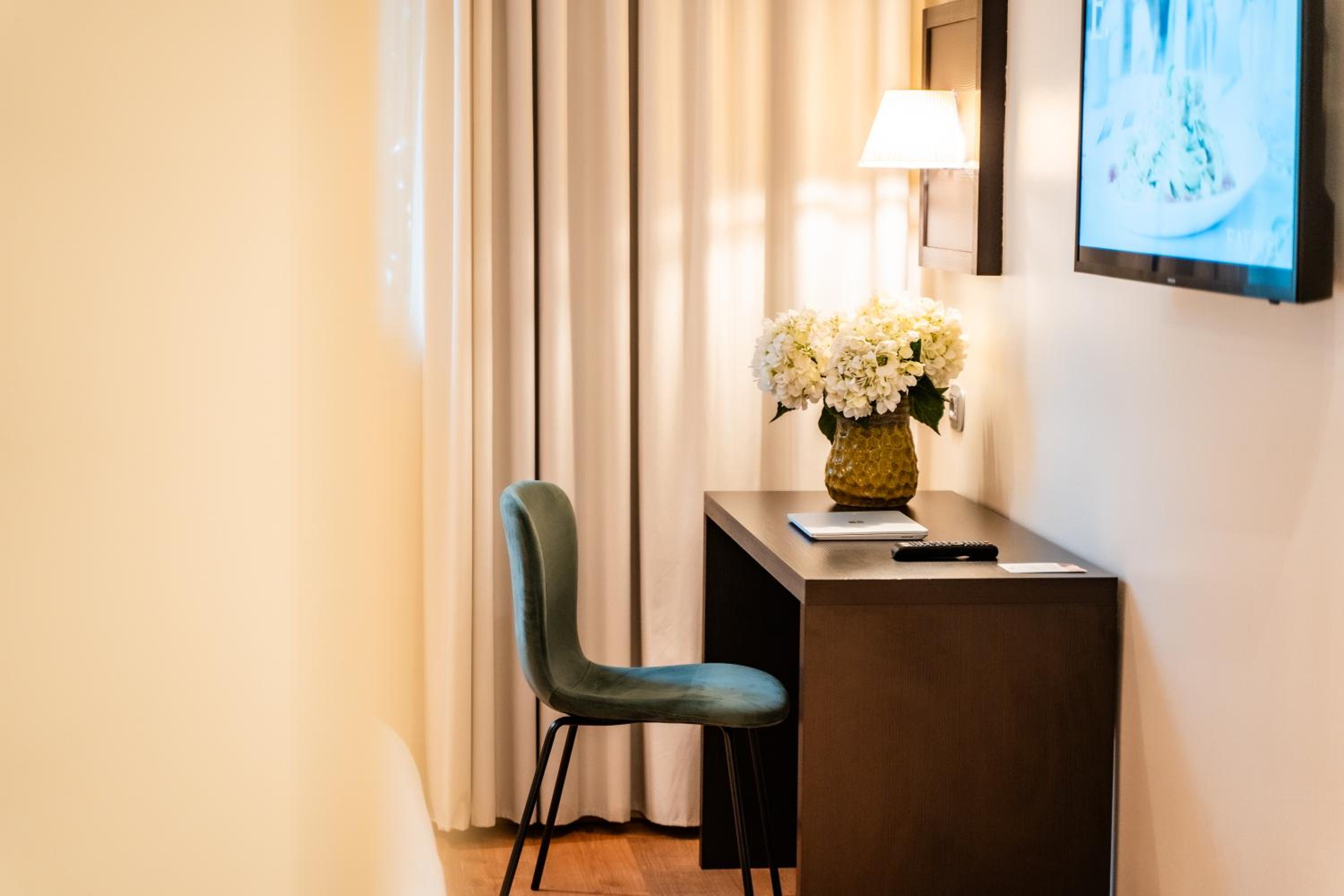 Double Room (1 Adult) - Photo 12