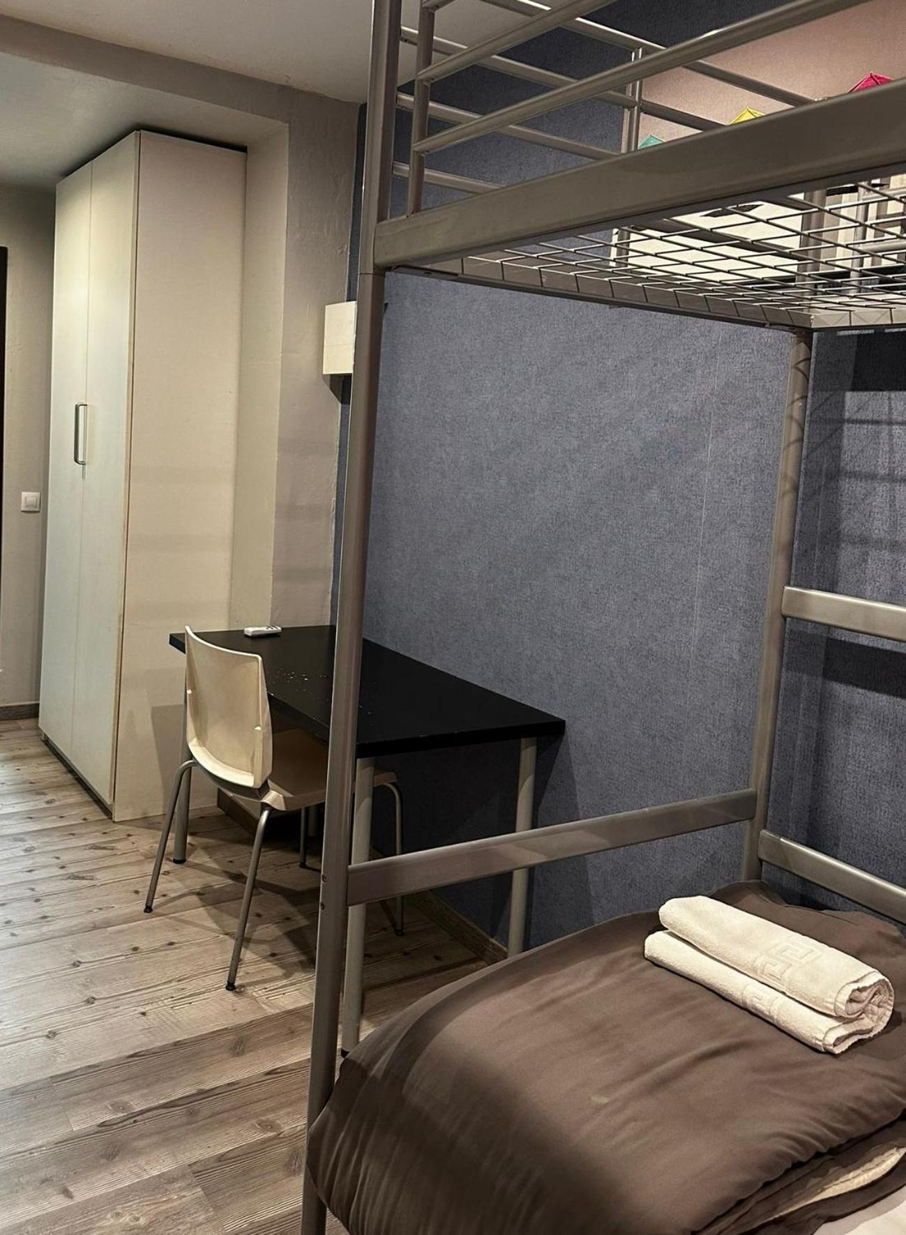 Single Room with Private Bathroom photo 2