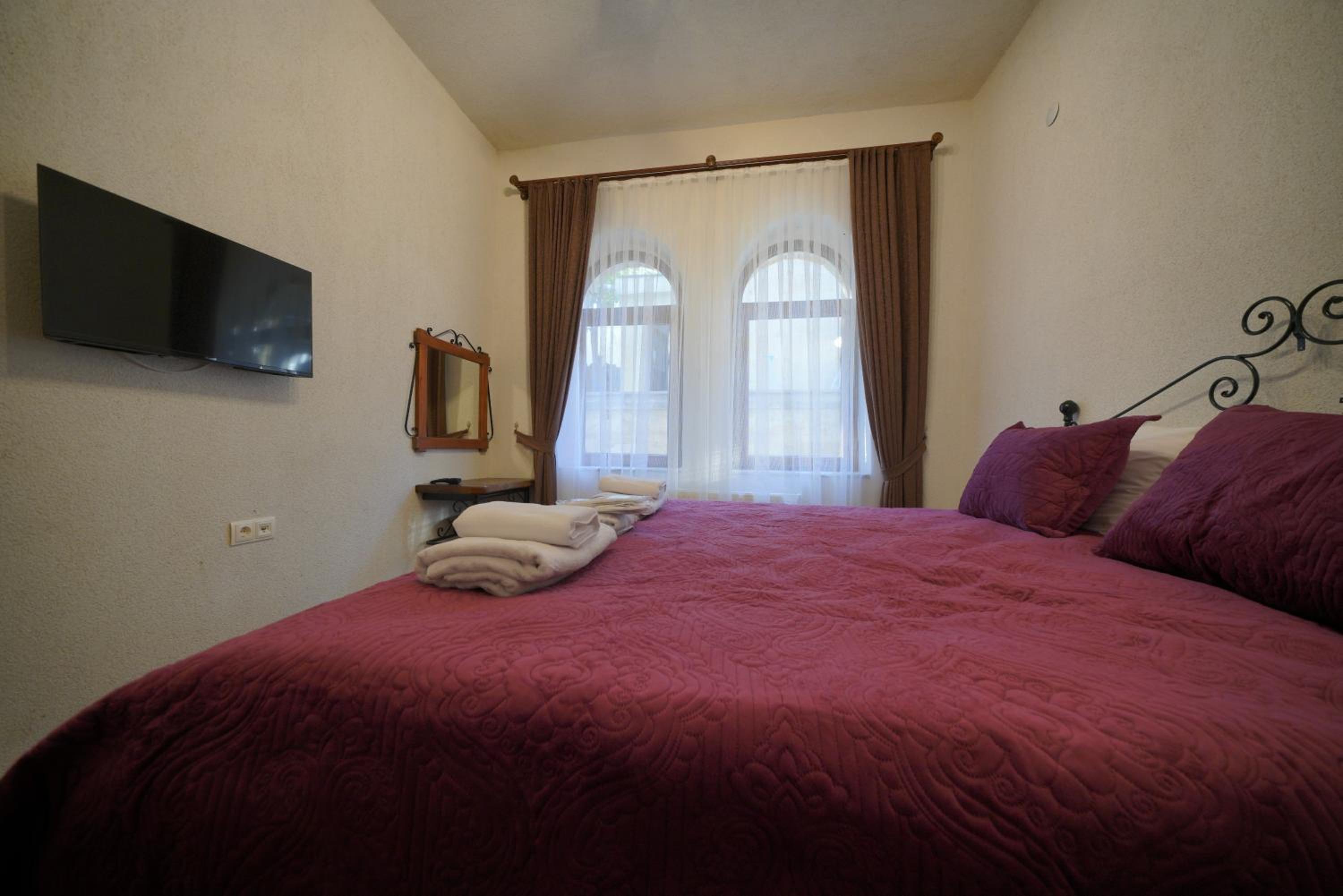 Economy Triple Room with Garden View