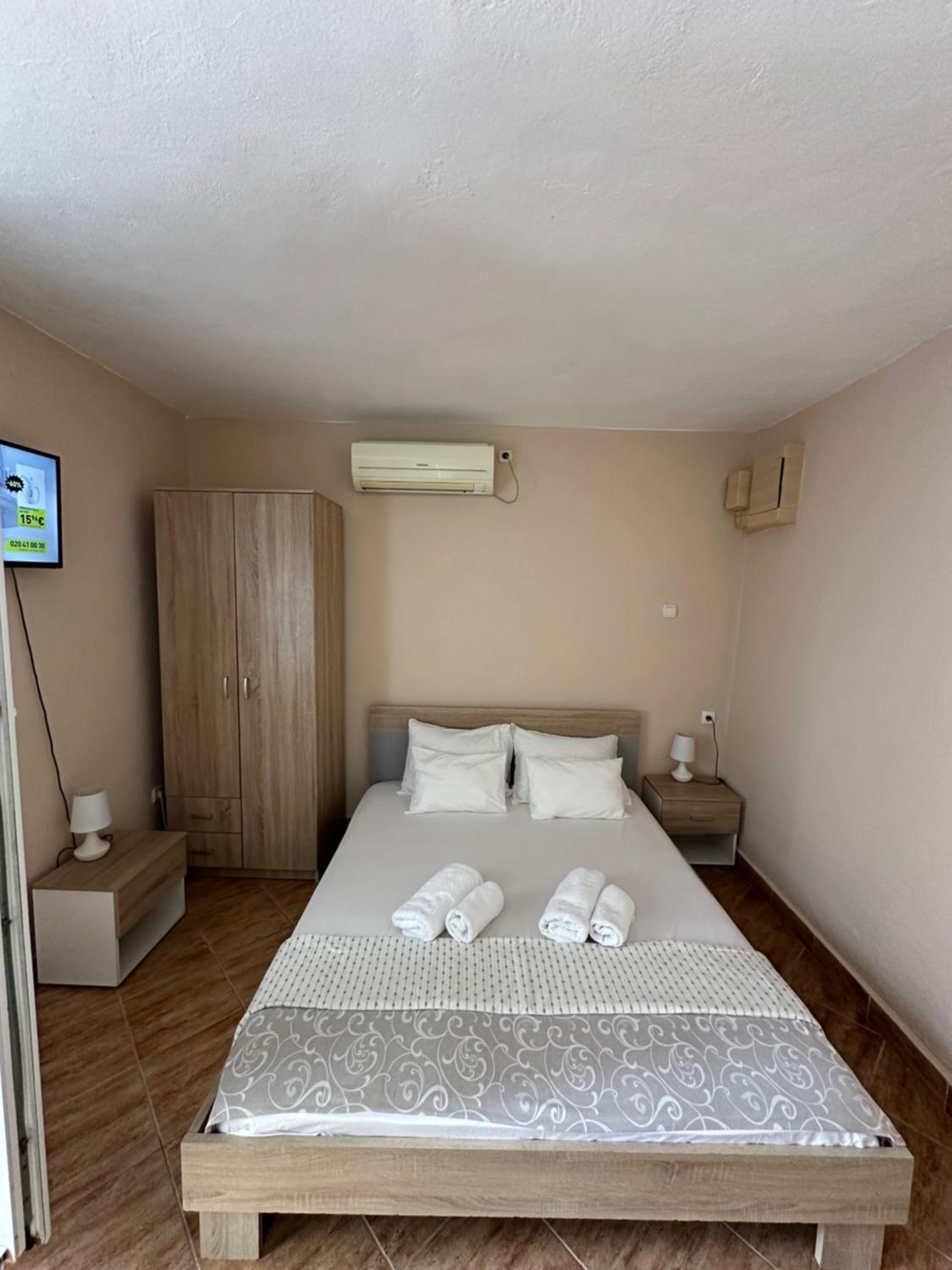 Studio Apartment photo 1