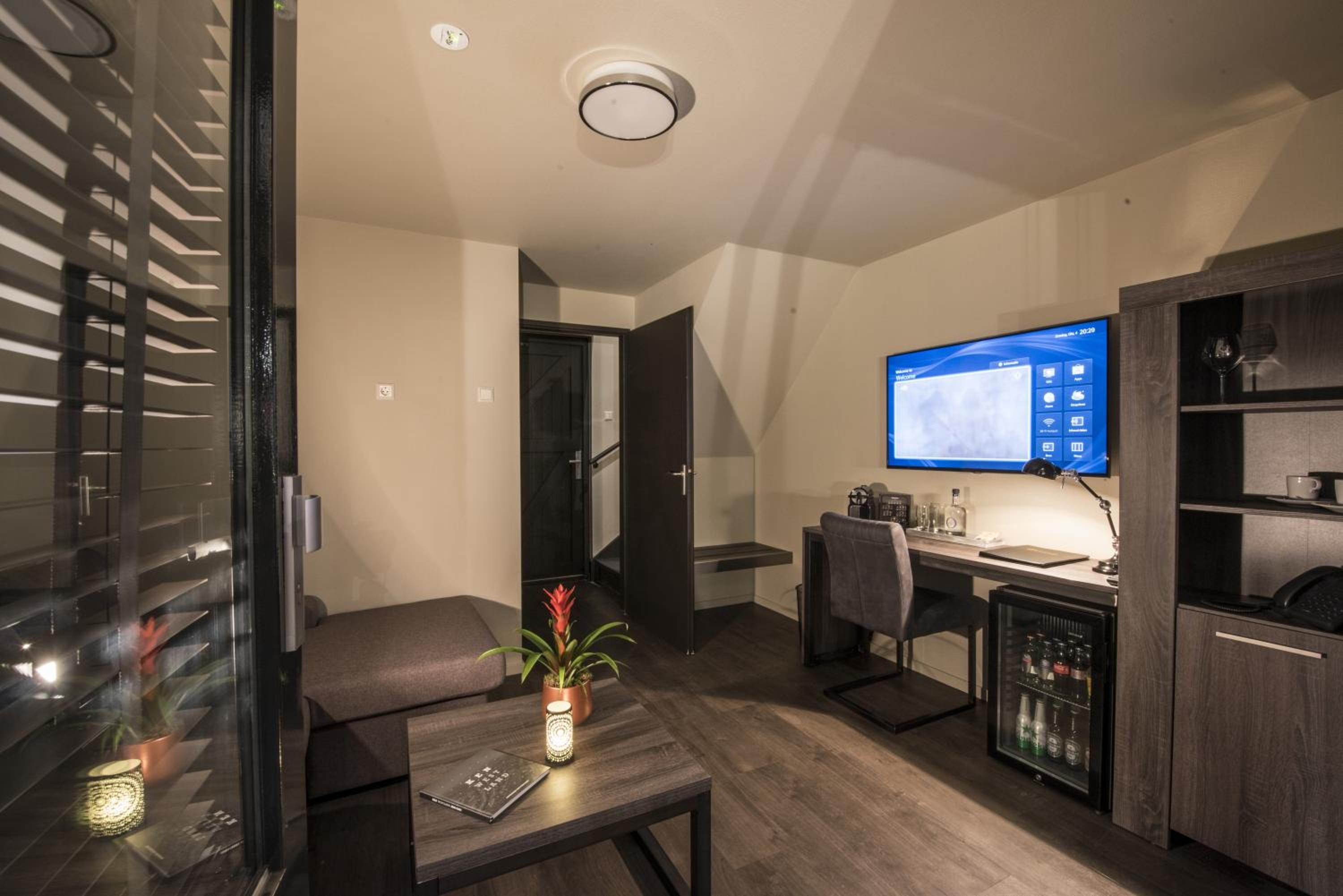 Split Level Room photo 1