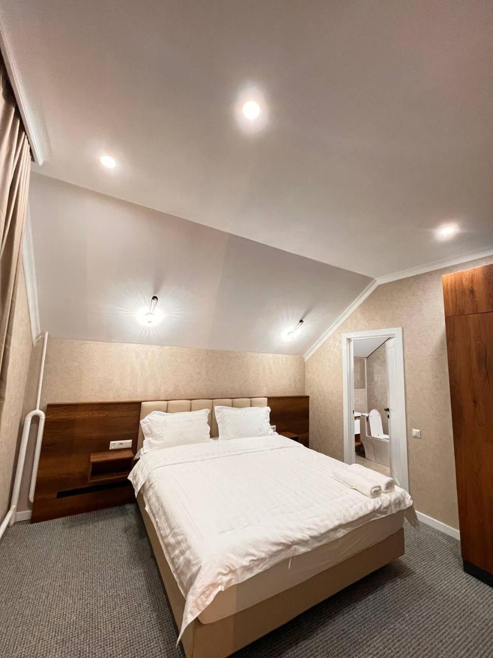 Large Double Room photo 3