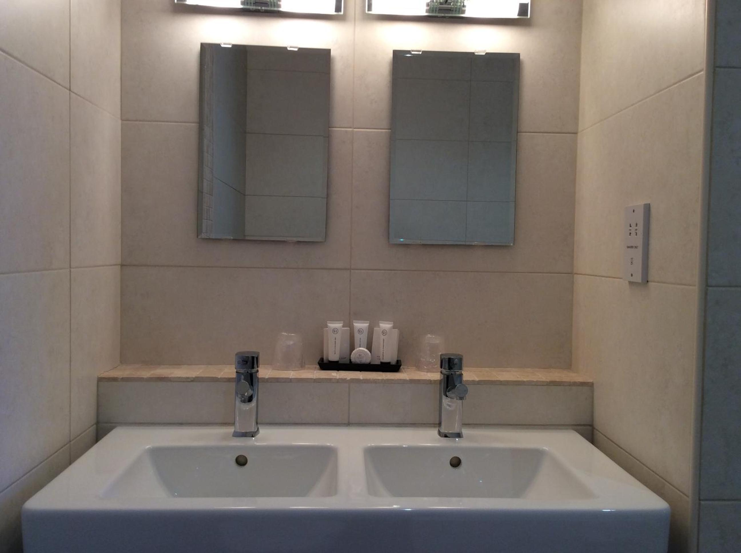 Double or Twin Room - Photo 2