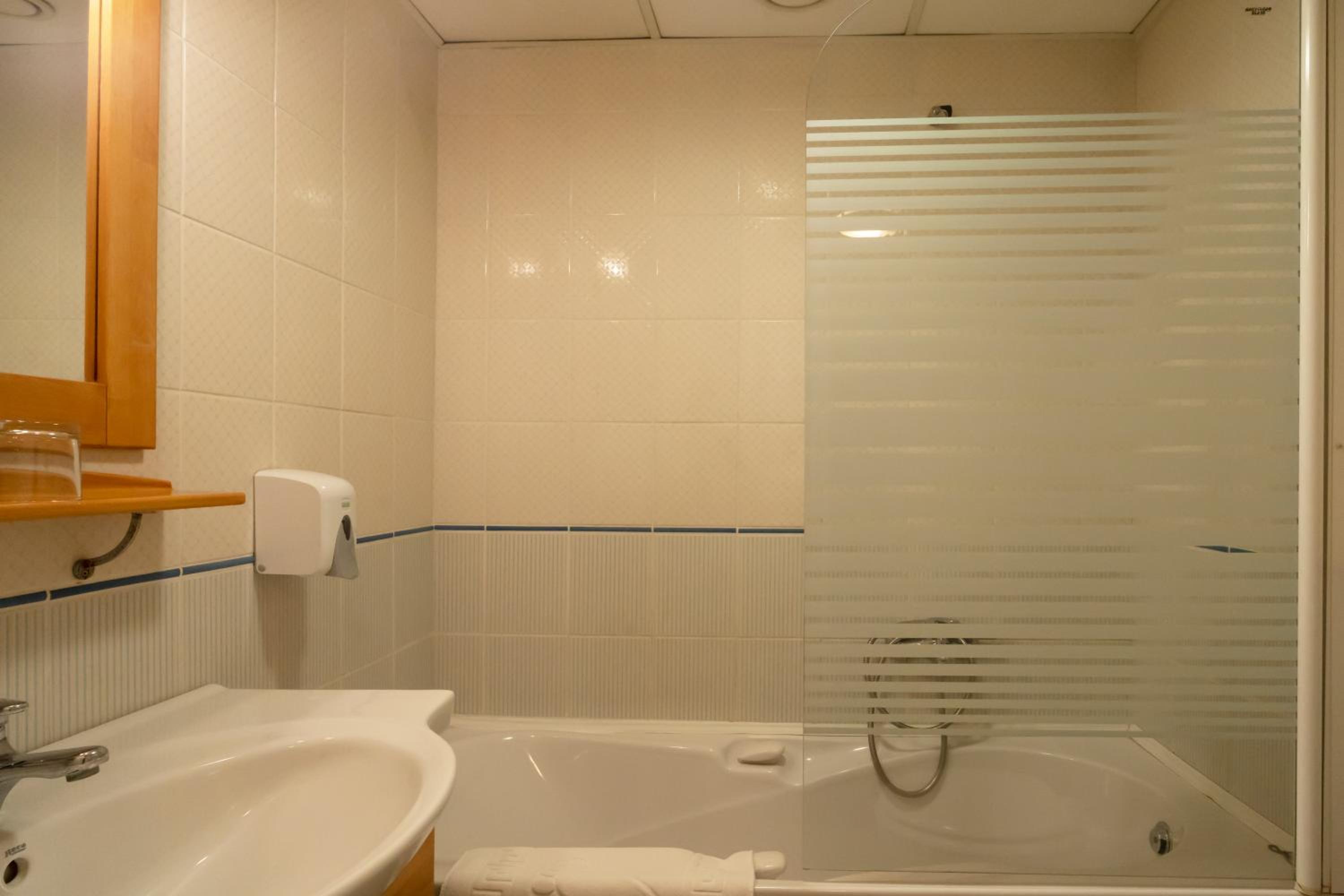 Standard Twin Room photo 2