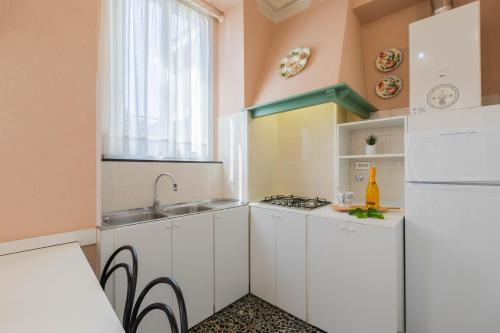 Deluxe One-Bedroom Apartment