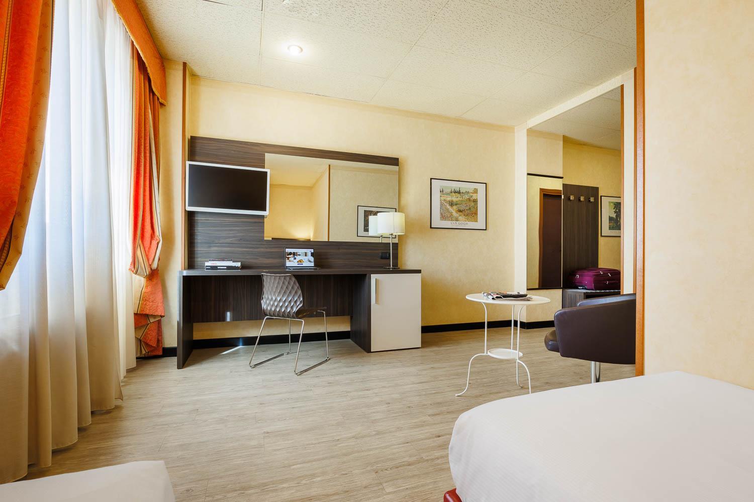 Superior Double or Twin Room - Photo 10