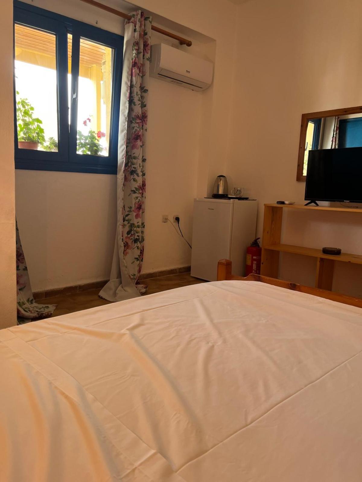 Single Room with Private Bathroom photo 3