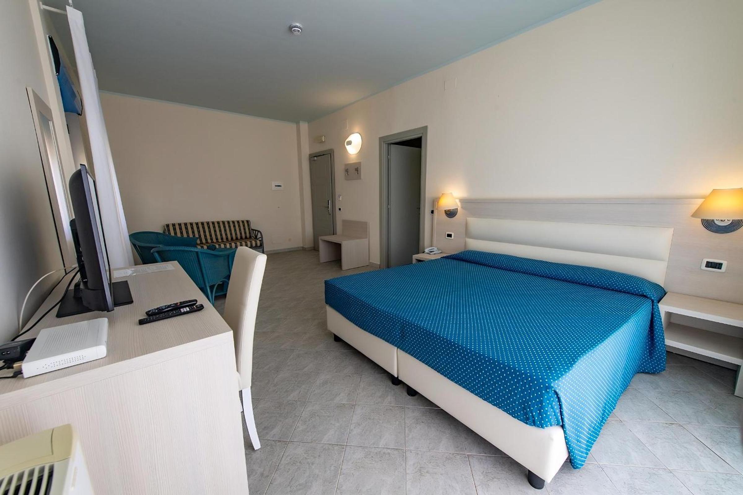 Deluxe Suite with Sea View