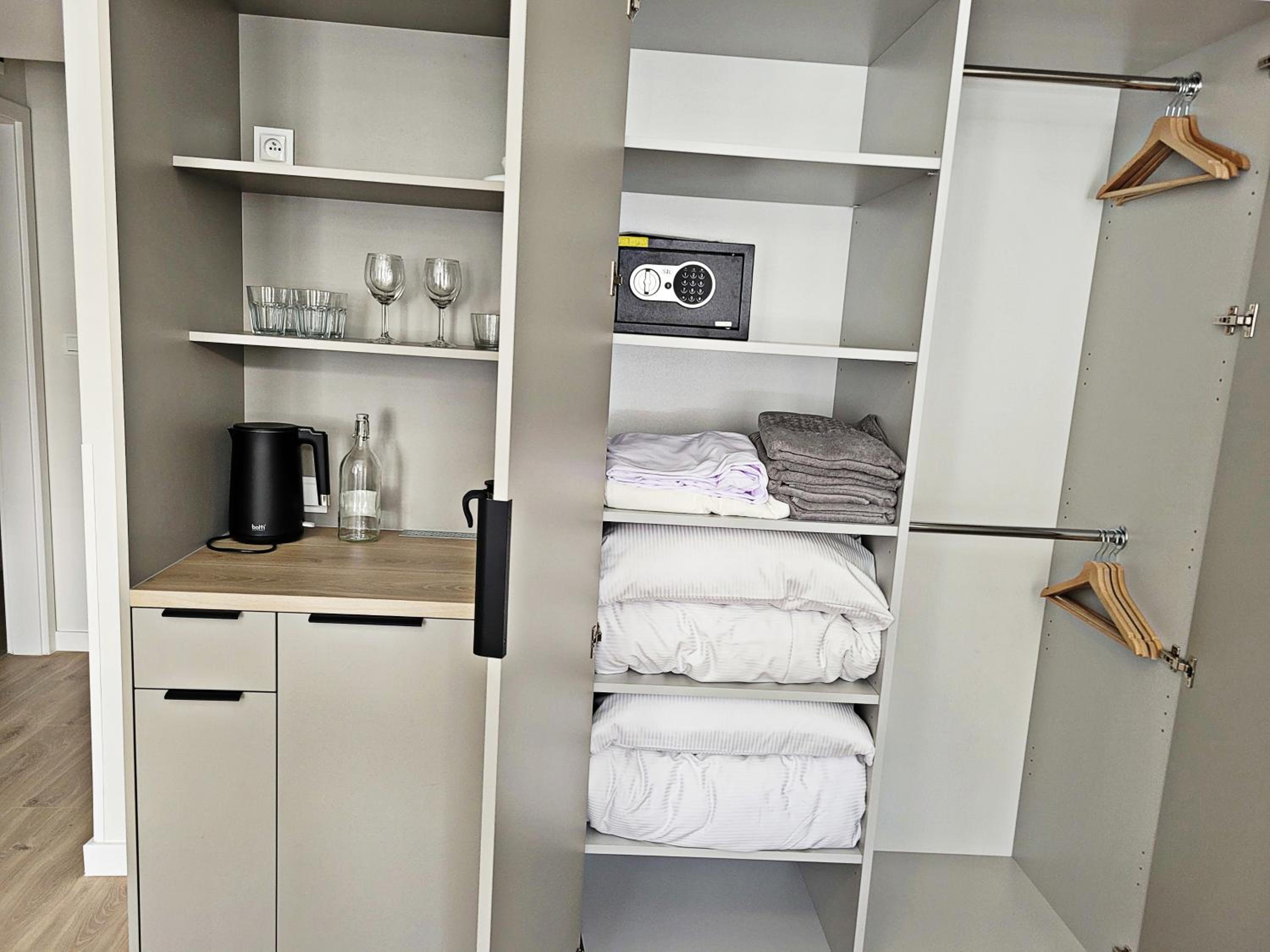 Premium Double Room with Sofa and Balcony photo 3