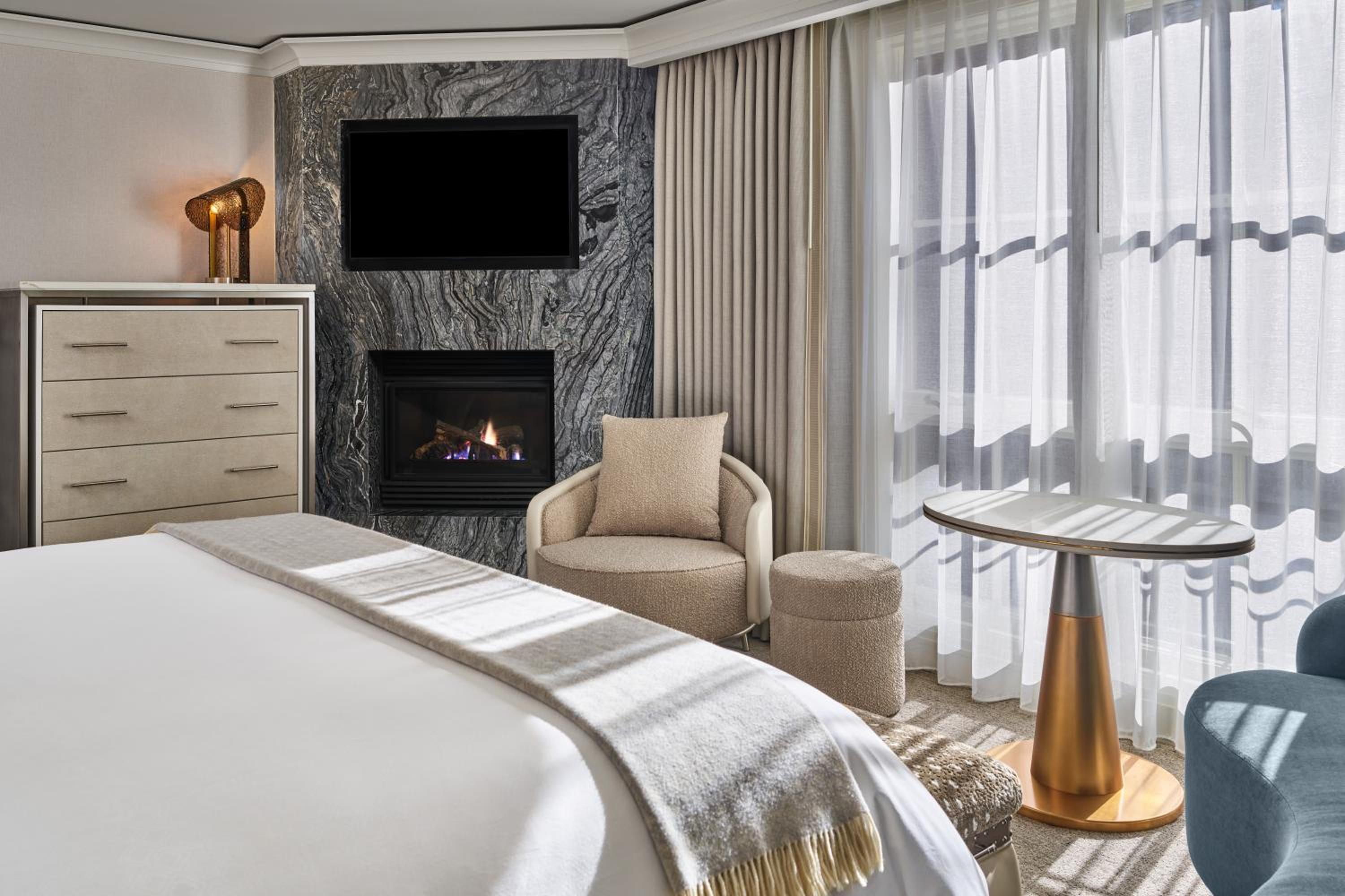 Deluxe King Room with Fireplace