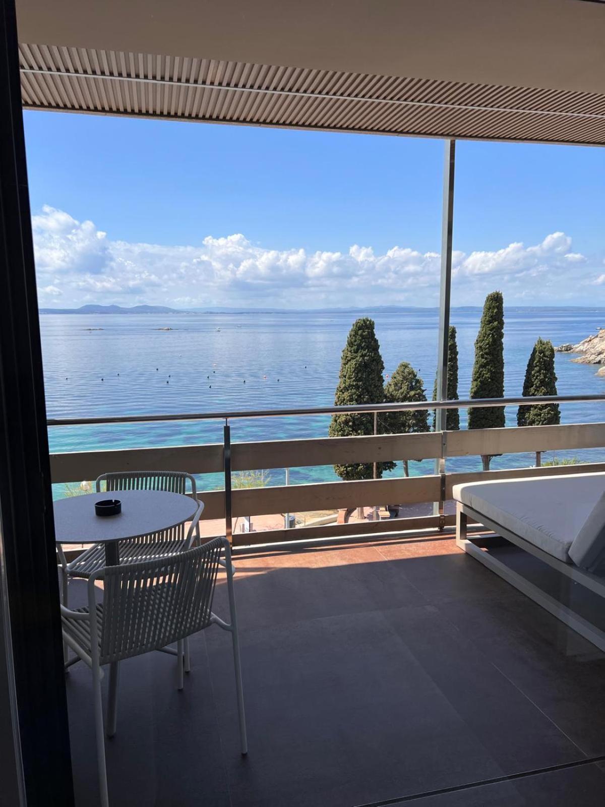 Junior Suite with Sea View - Photo 4