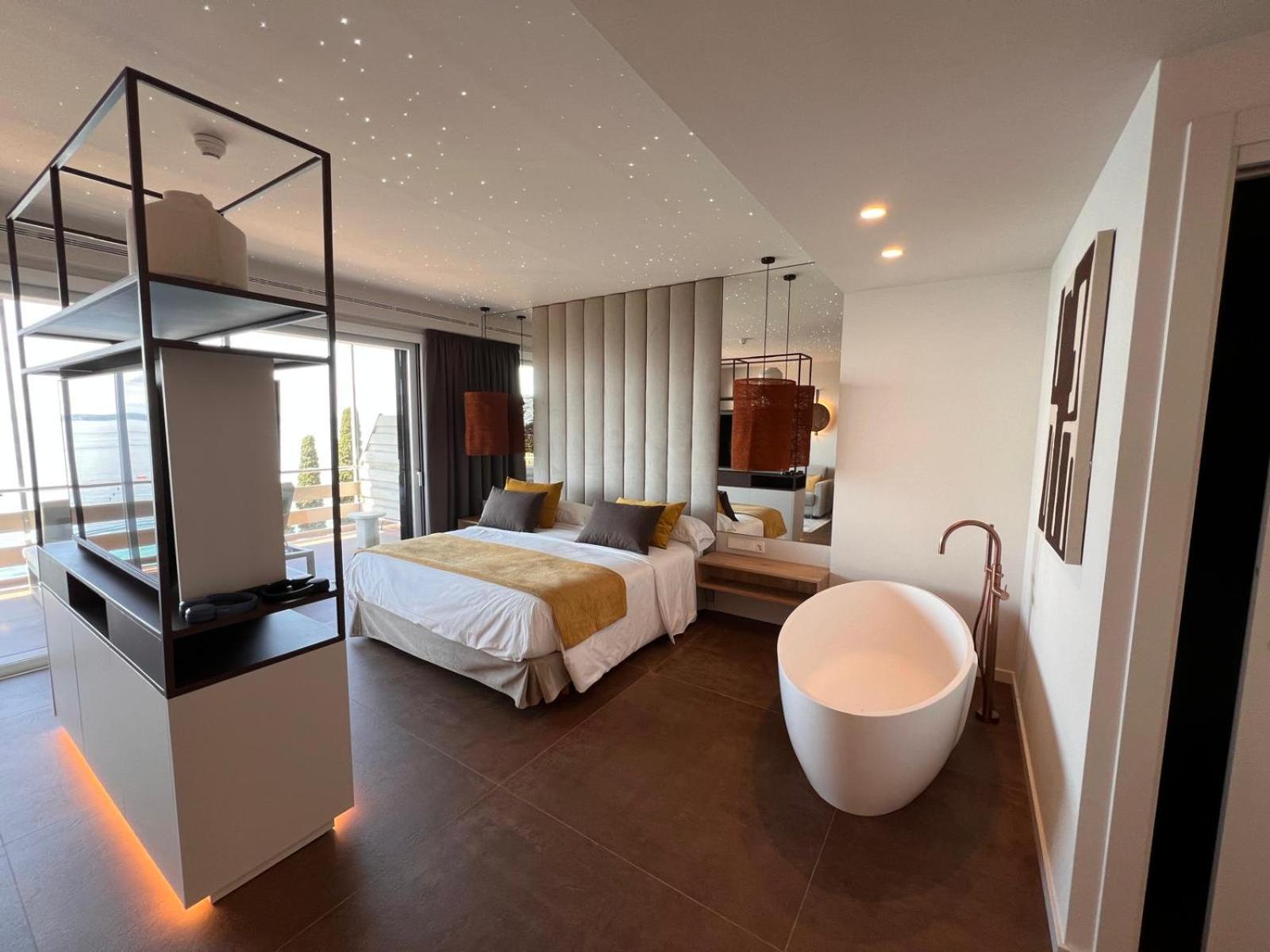 Junior Suite with Sea View - Photo 5
