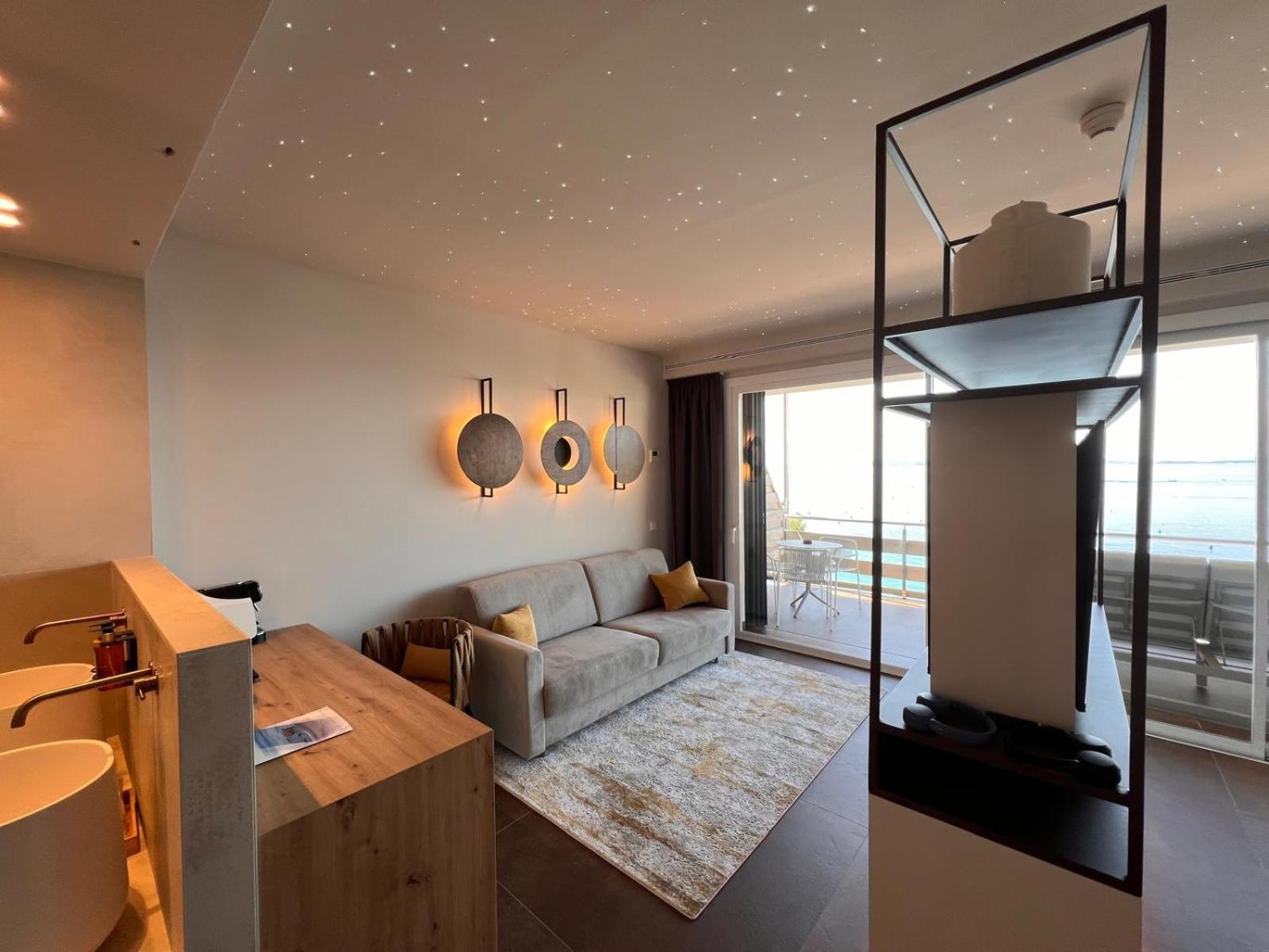 Junior Suite with Sea View - Photo 6