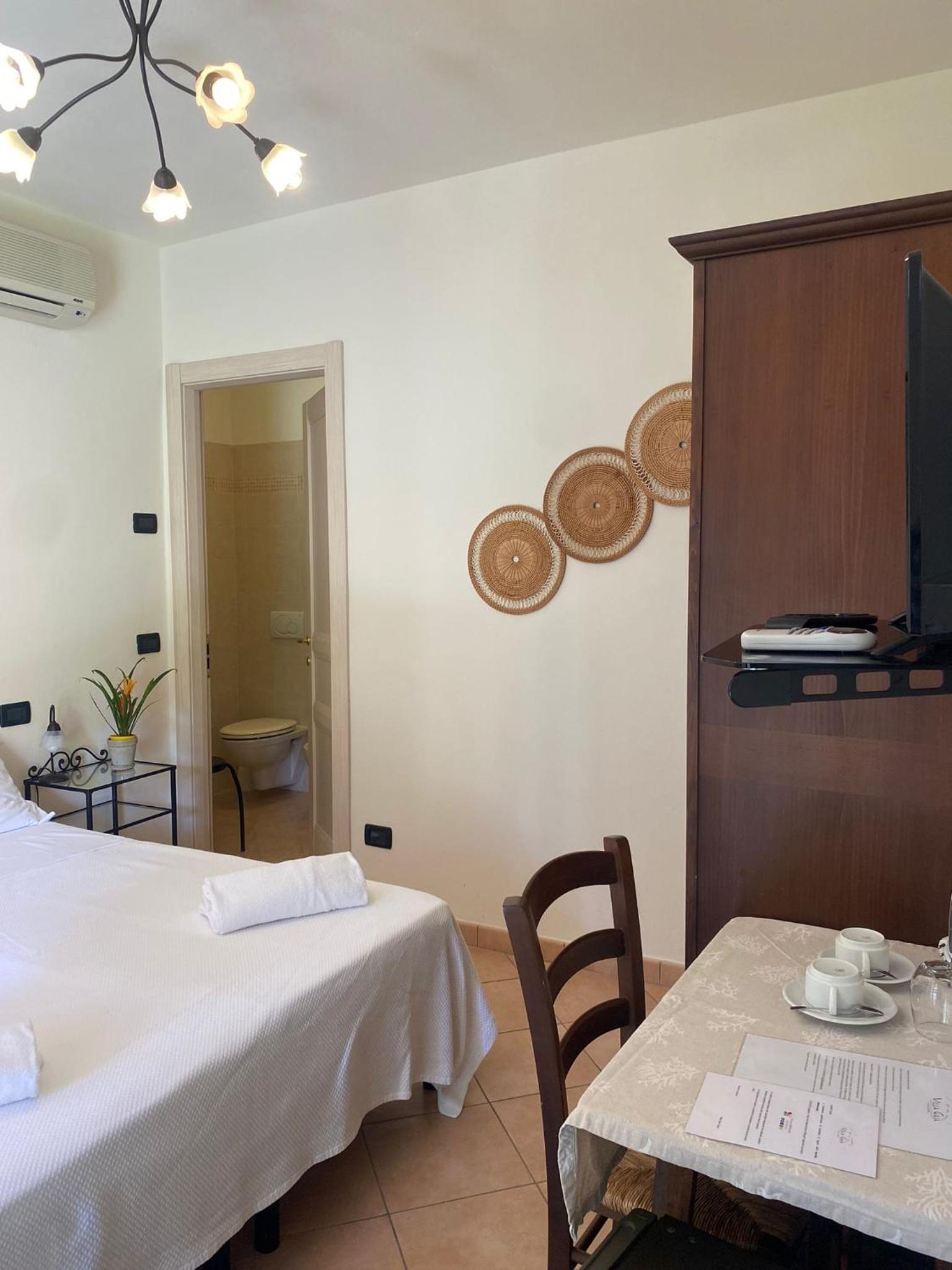 Double or Twin Room with Bathroom photo 2
