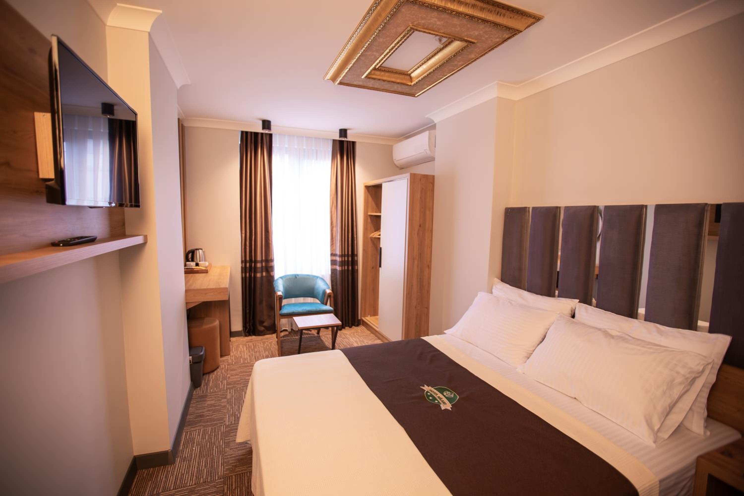 Standard Double Room with Partial Sea View - Photo 1