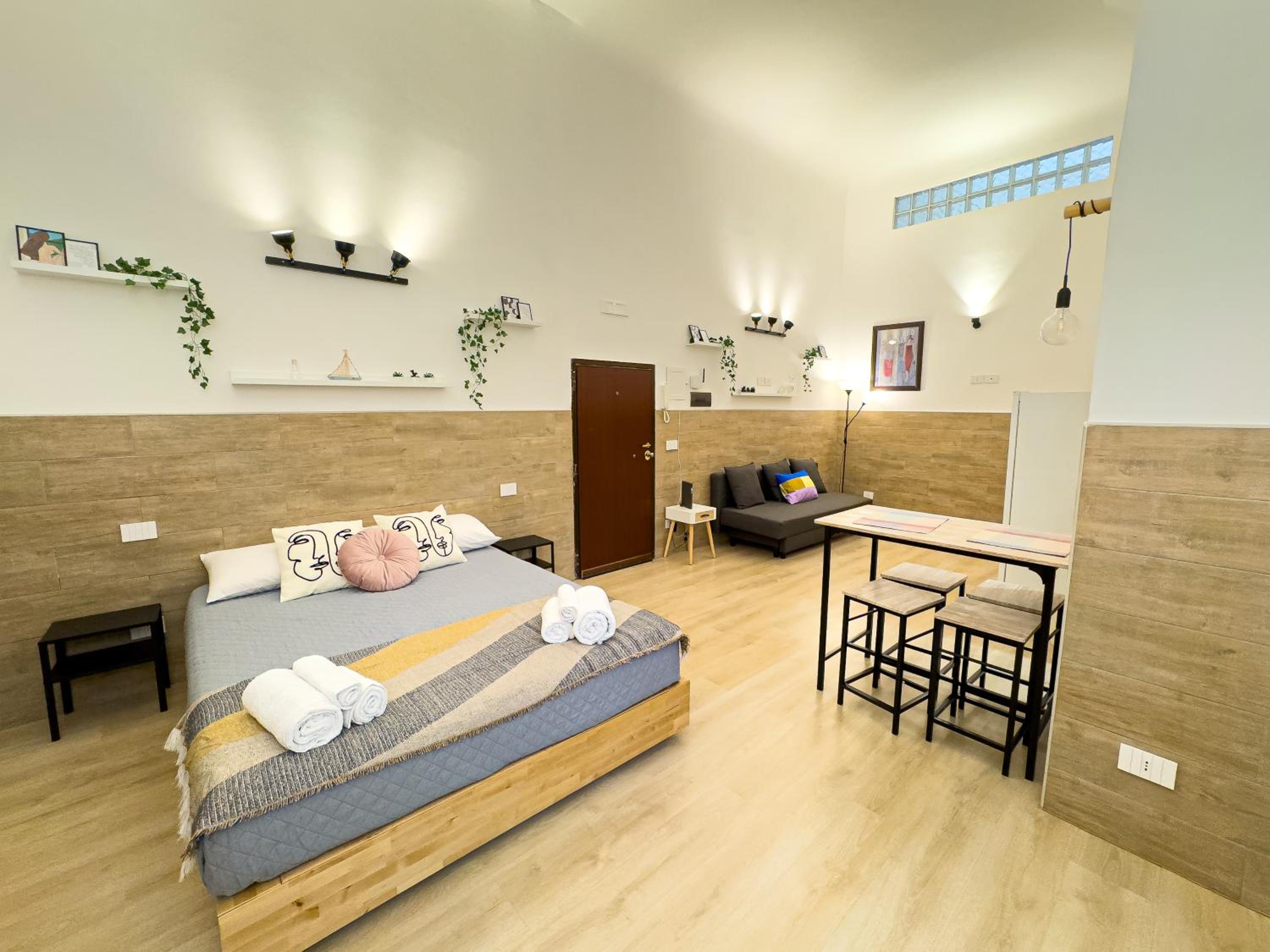 One-Bedroom Apartment