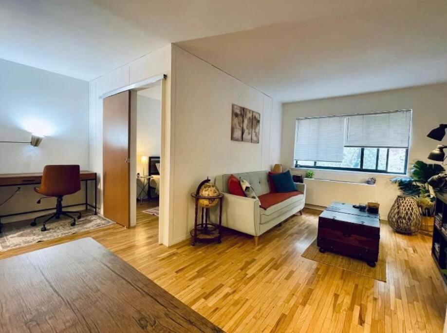 One-Bedroom Apartment photo 1
