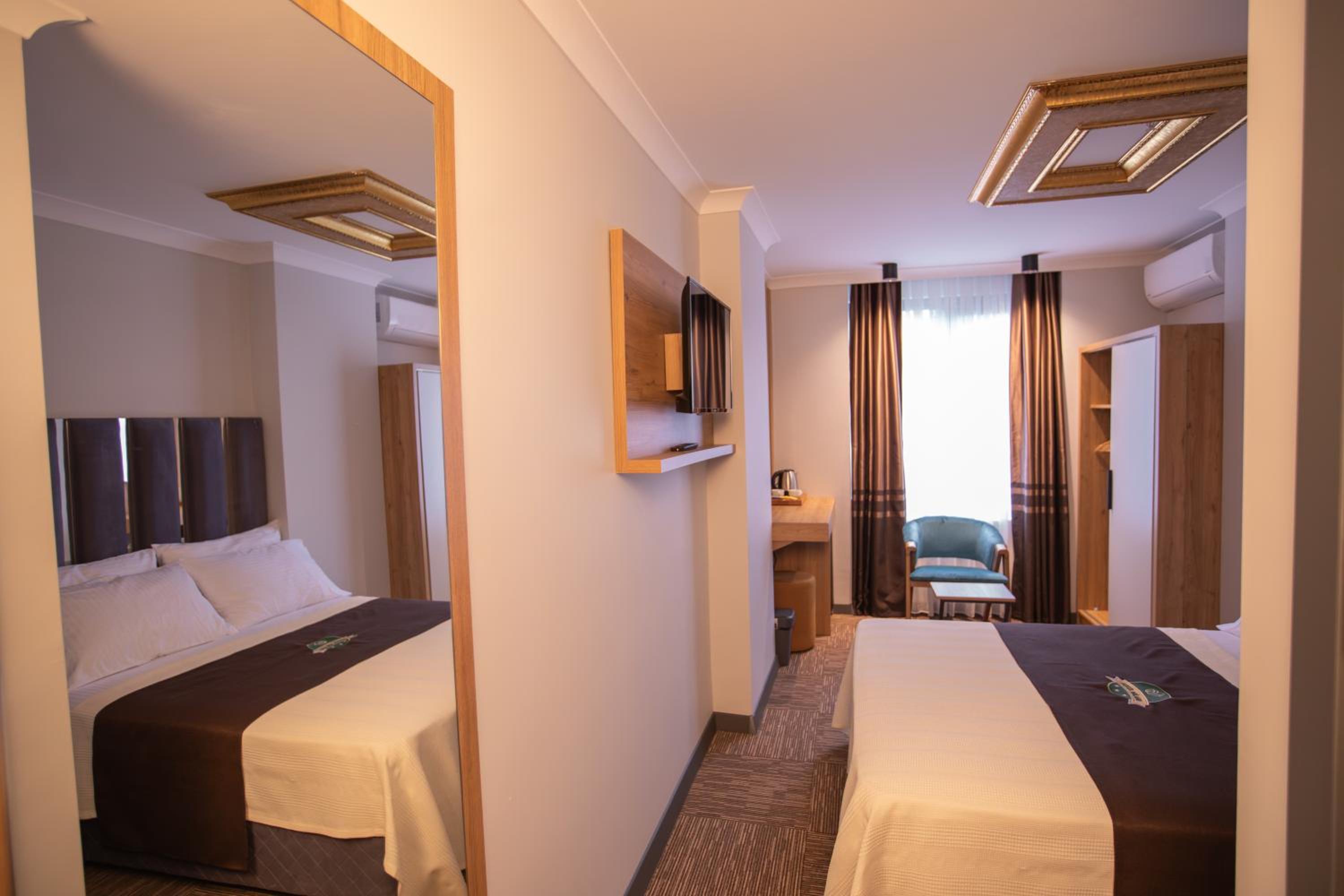 Standard Double Room with Partial Sea View - Photo 4